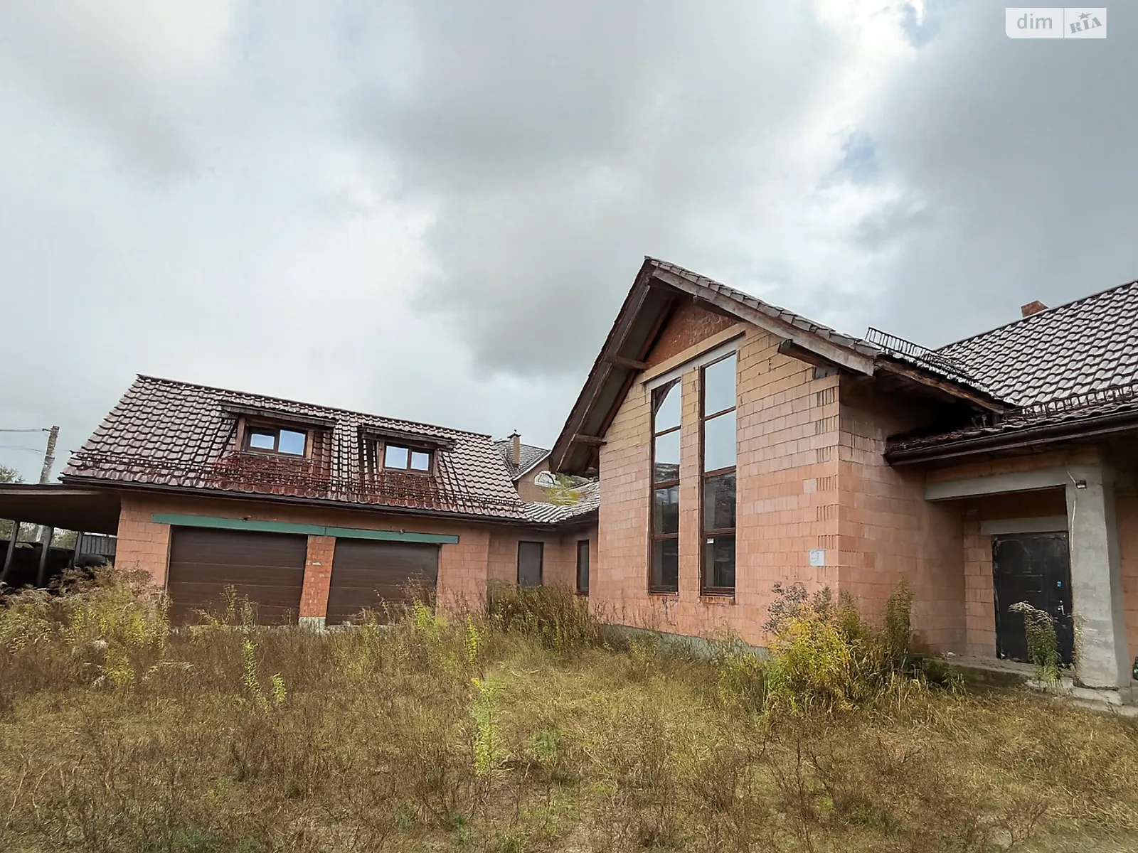 Продается дом на 2 этажа 300 кв. м с бассейном, цена: 470000 $ - фото 1