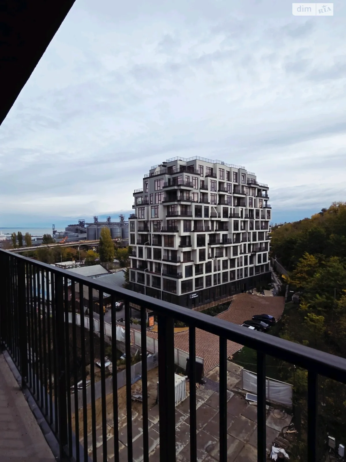 Продается 1-комнатная квартира 35 кв. м в Одессе, ул. Софиевская, 1А - фото 1