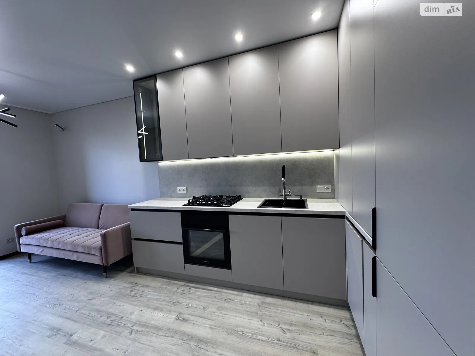 Продается 1-комнатная квартира 42 кв. м в Ивано-Франковске, ул. Ленкавского, 2А корпус 1-2 - фото 1