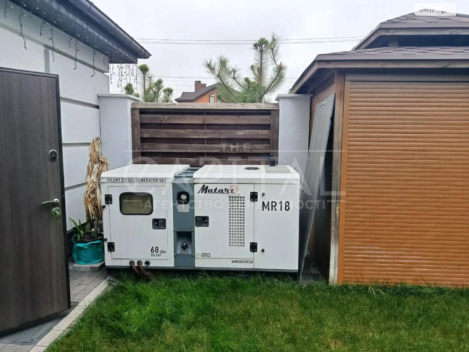 Продается дом на 3 этажа 260 кв. м с участком, цена: 500000 $ - фото 1