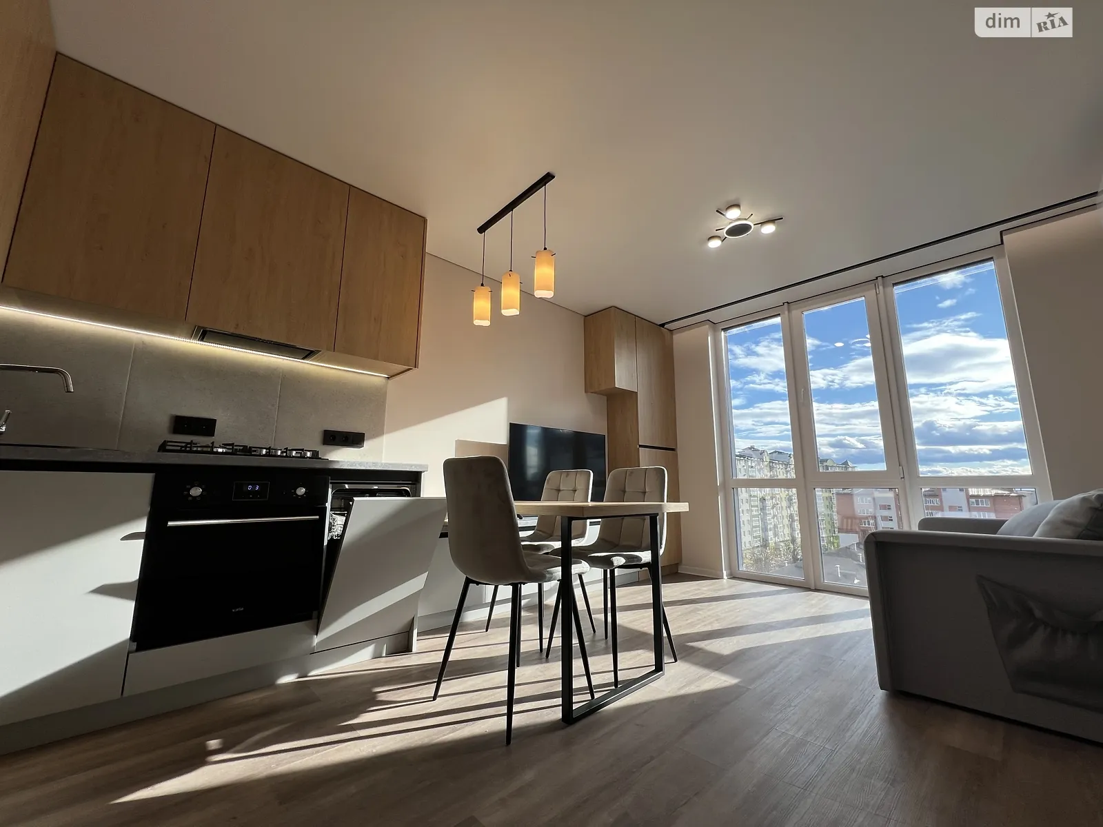 Продается 1-комнатная квартира 46 кв. м в Ивано-Франковске, ул. Бандеры Степана, 79 - фото 1