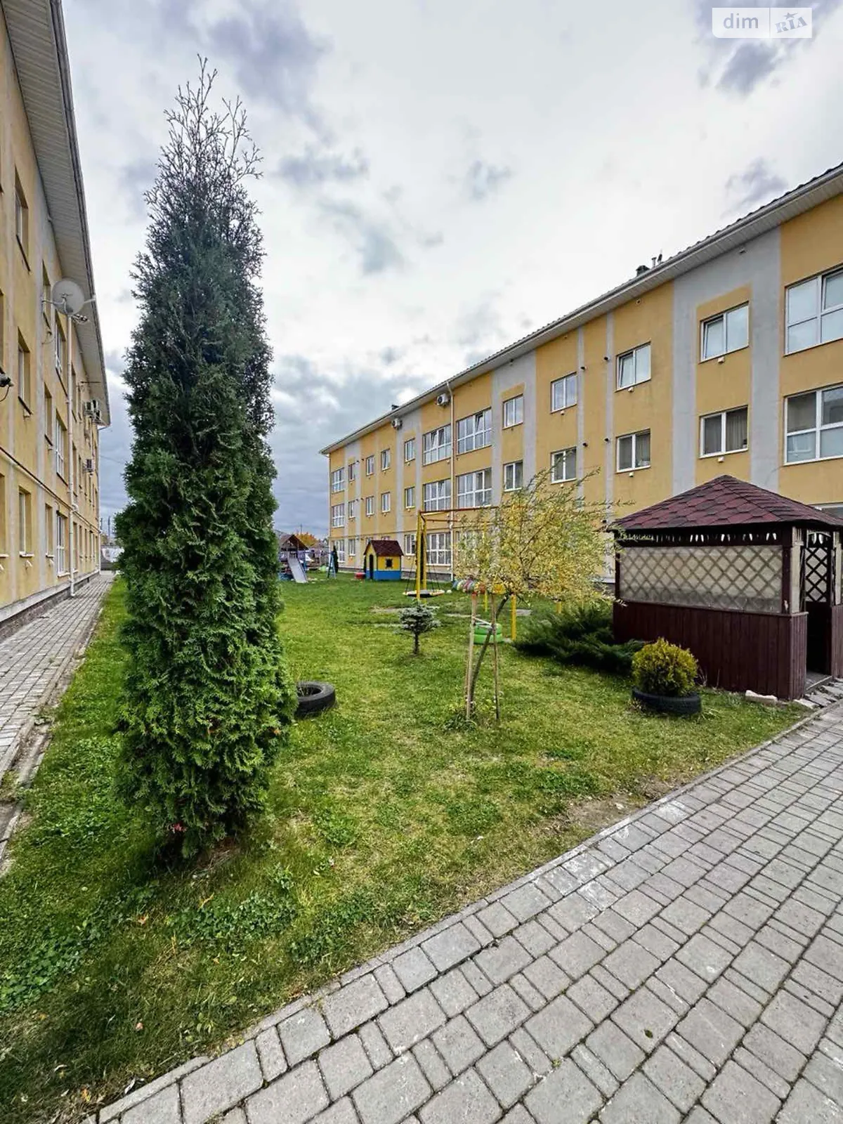 Продається 1-кімнатна квартира 28 кв. м у Струмівці, вул. Багряного Івана - фото 1