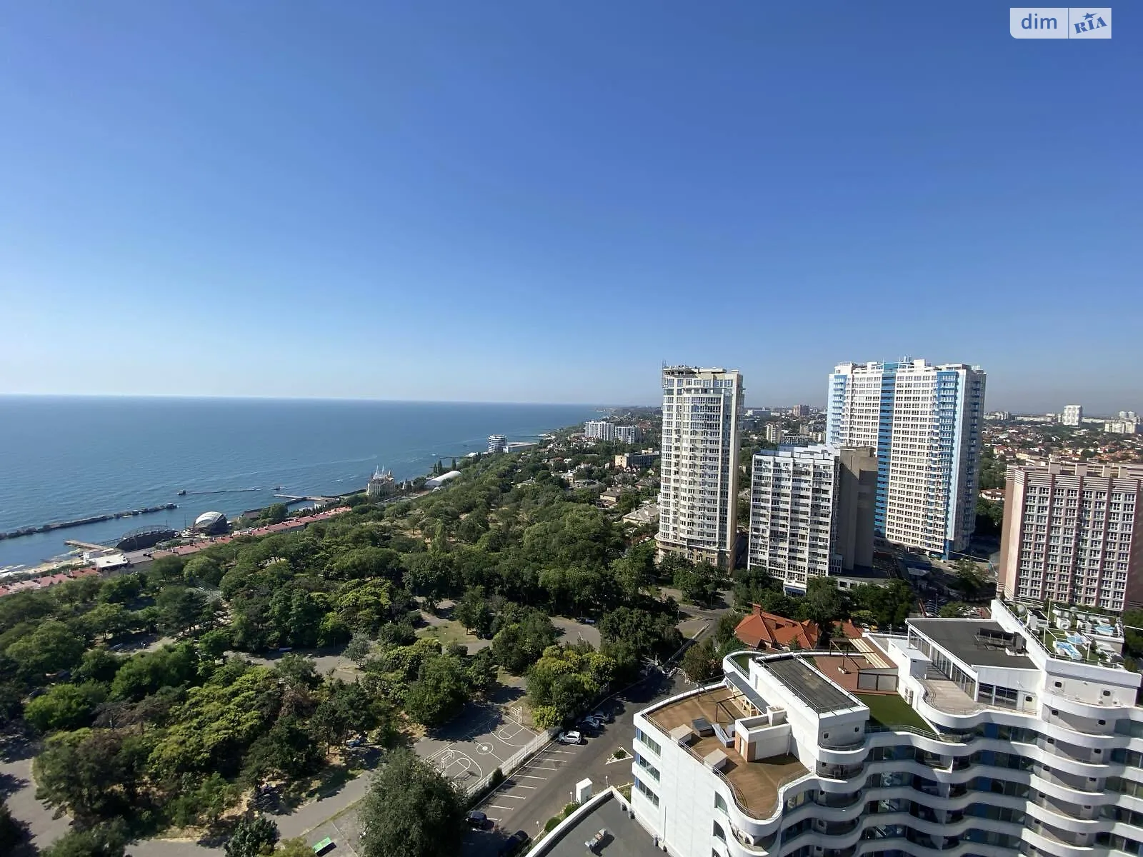 Продается 4-комнатная квартира 220 кв. м в Одессе, ул. Литературная, 1А - фото 1