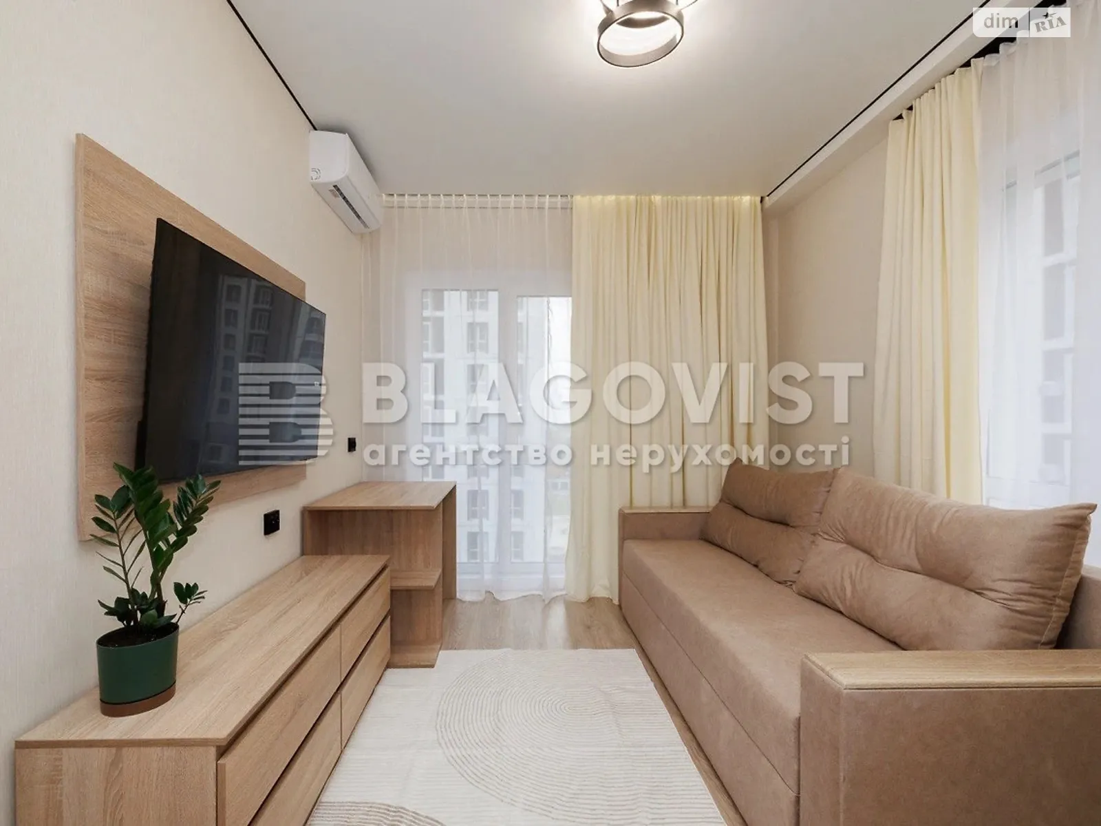 Продается 100-комнатная квартира 41 кв. м в Киеве, ул. Михаила Максимовича, 26Д - фото 1