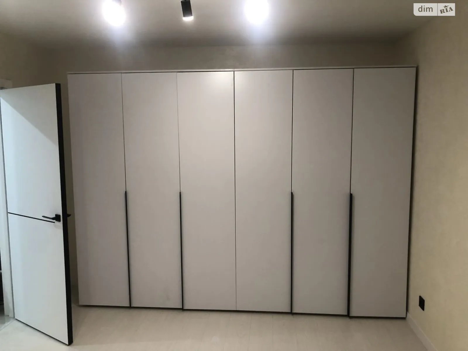 Продается 1-комнатная квартира 38 кв. м в Днепре, просп. Героев, 32 - фото 1