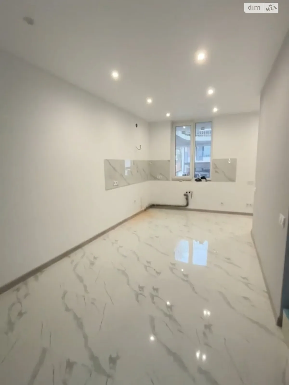 Продається 1-кімнатна квартира 32 кв. м у Ірпені, вул. Миколи Сингаївського(Новооскольська), 1Є - фото 1