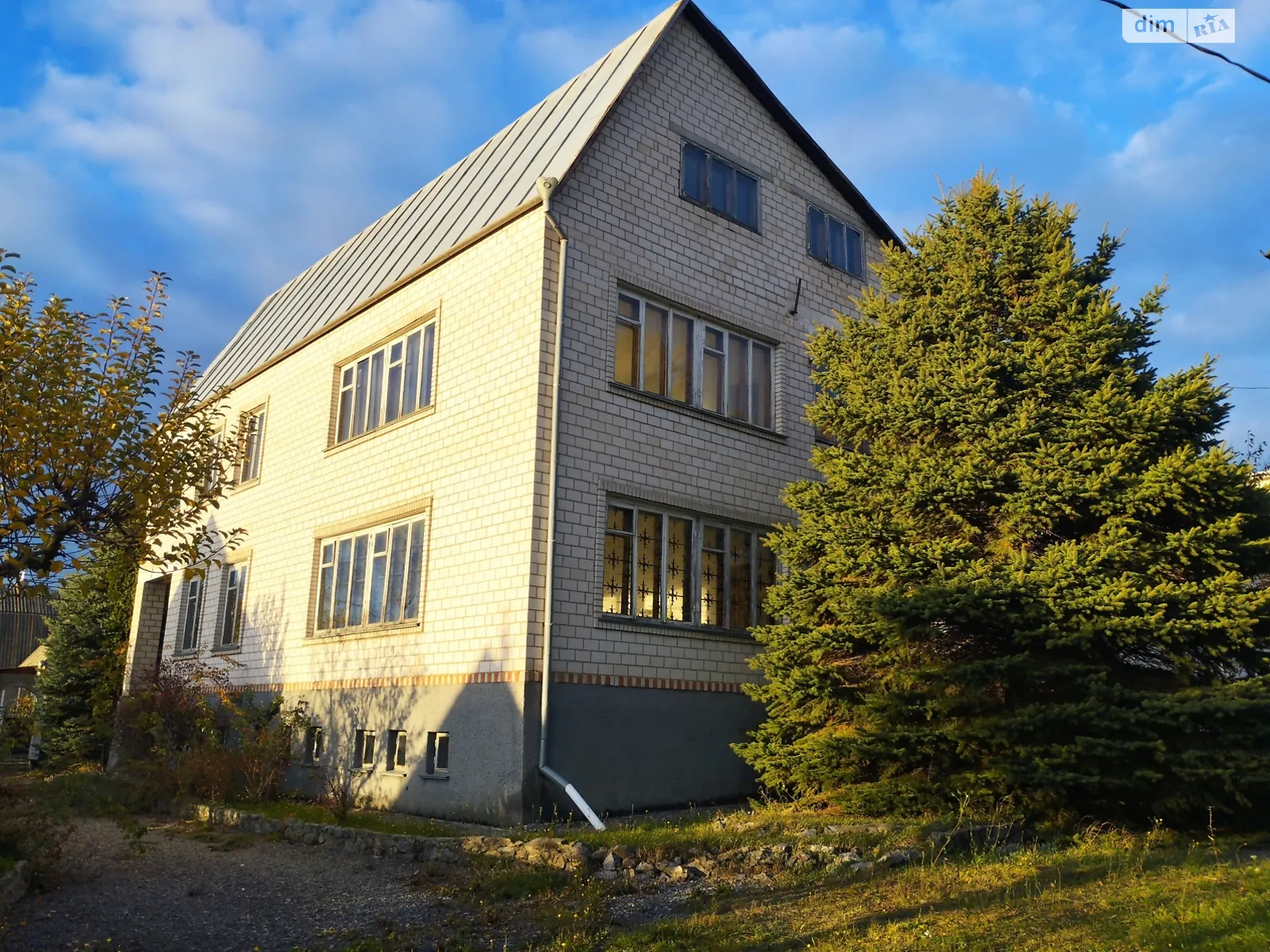 Продается дом на 3 этажа 480 кв. м с верандой, цена: 120000 $ - фото 1