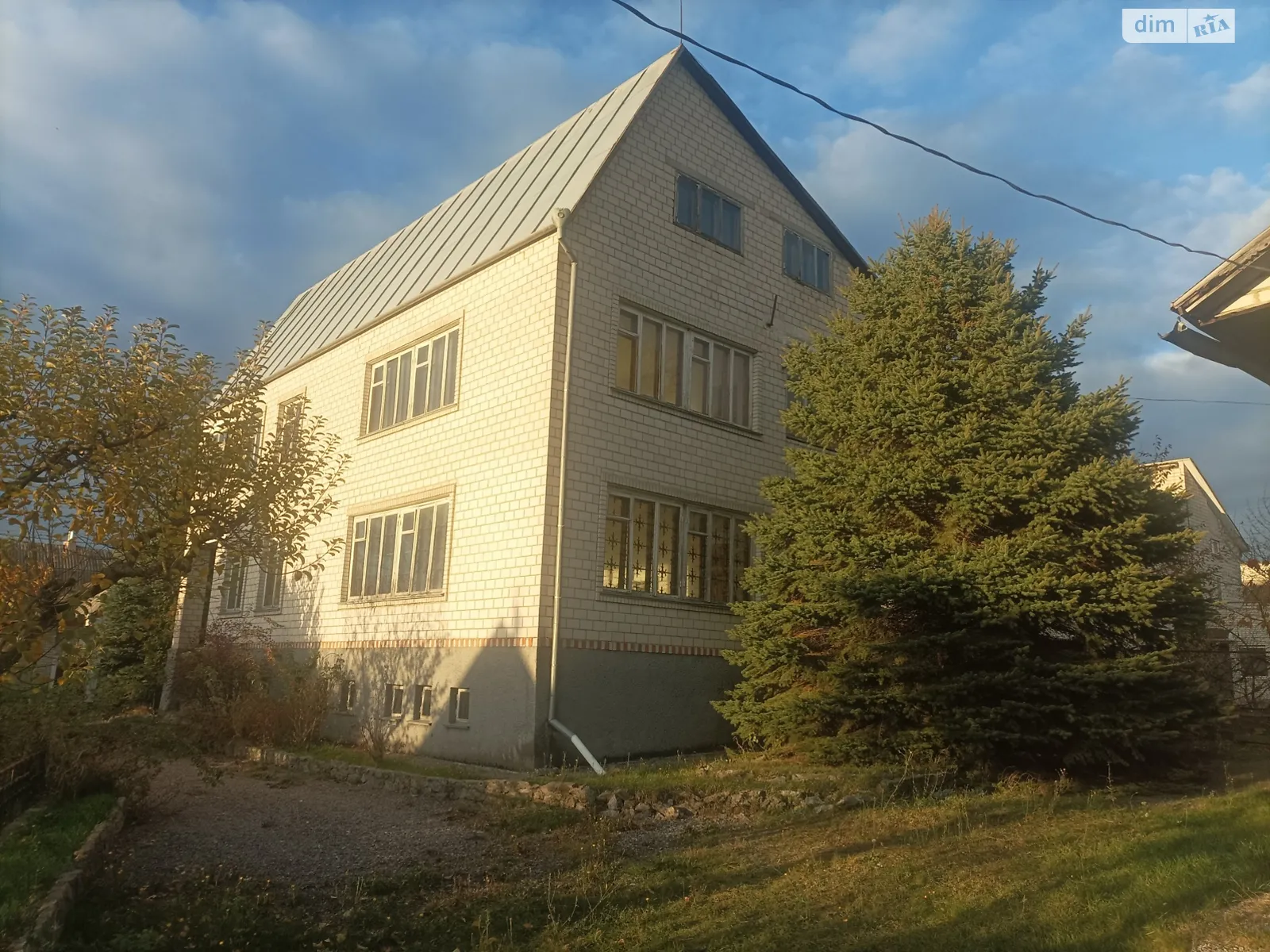 Продается дом на 3 этажа 480 кв. м с верандой, цена: 150000 $ - фото 1