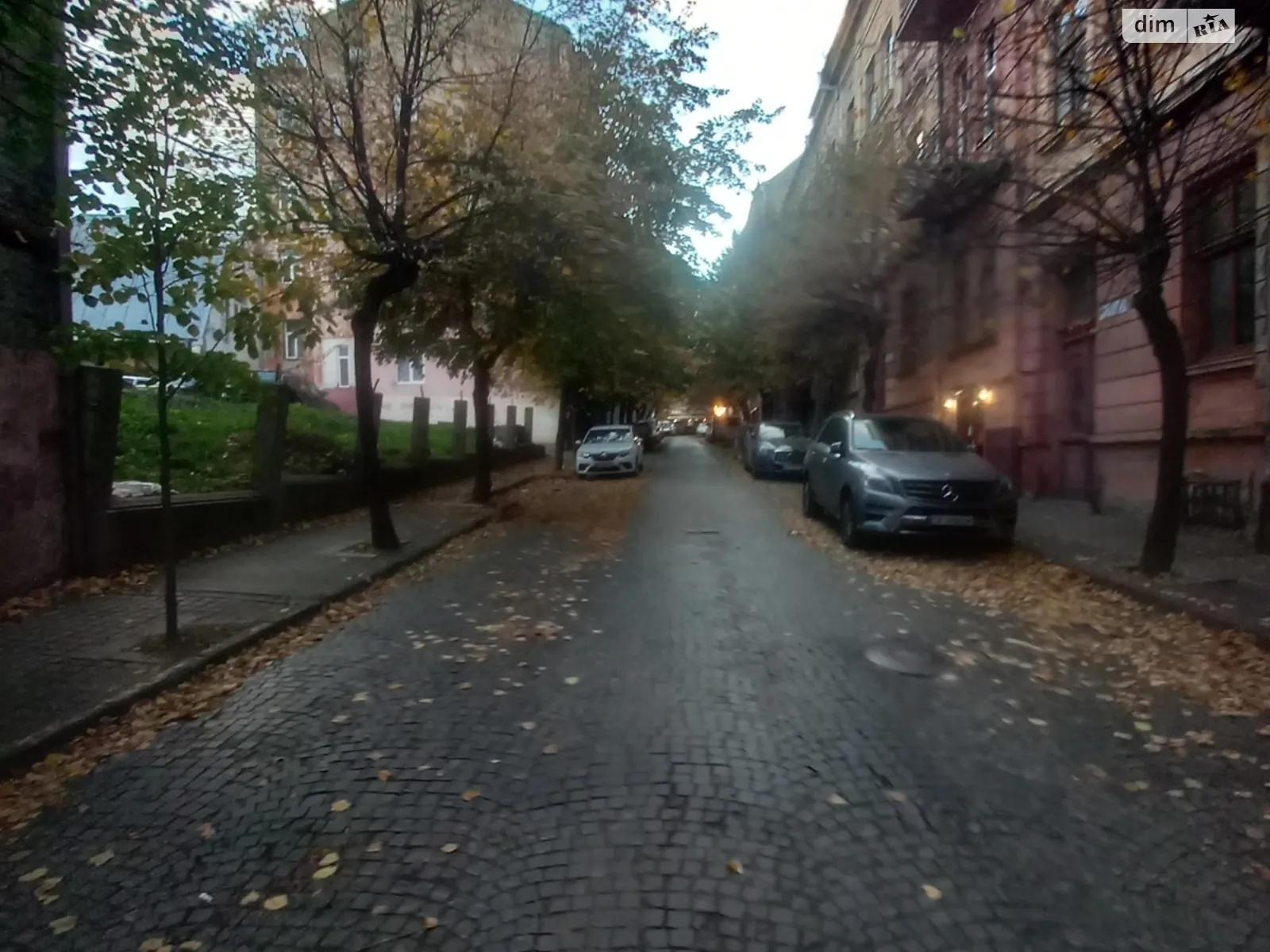 Продается 3-комнатная квартира 85 кв. м в Черновцах, ул. Челюскинцев - фото 1