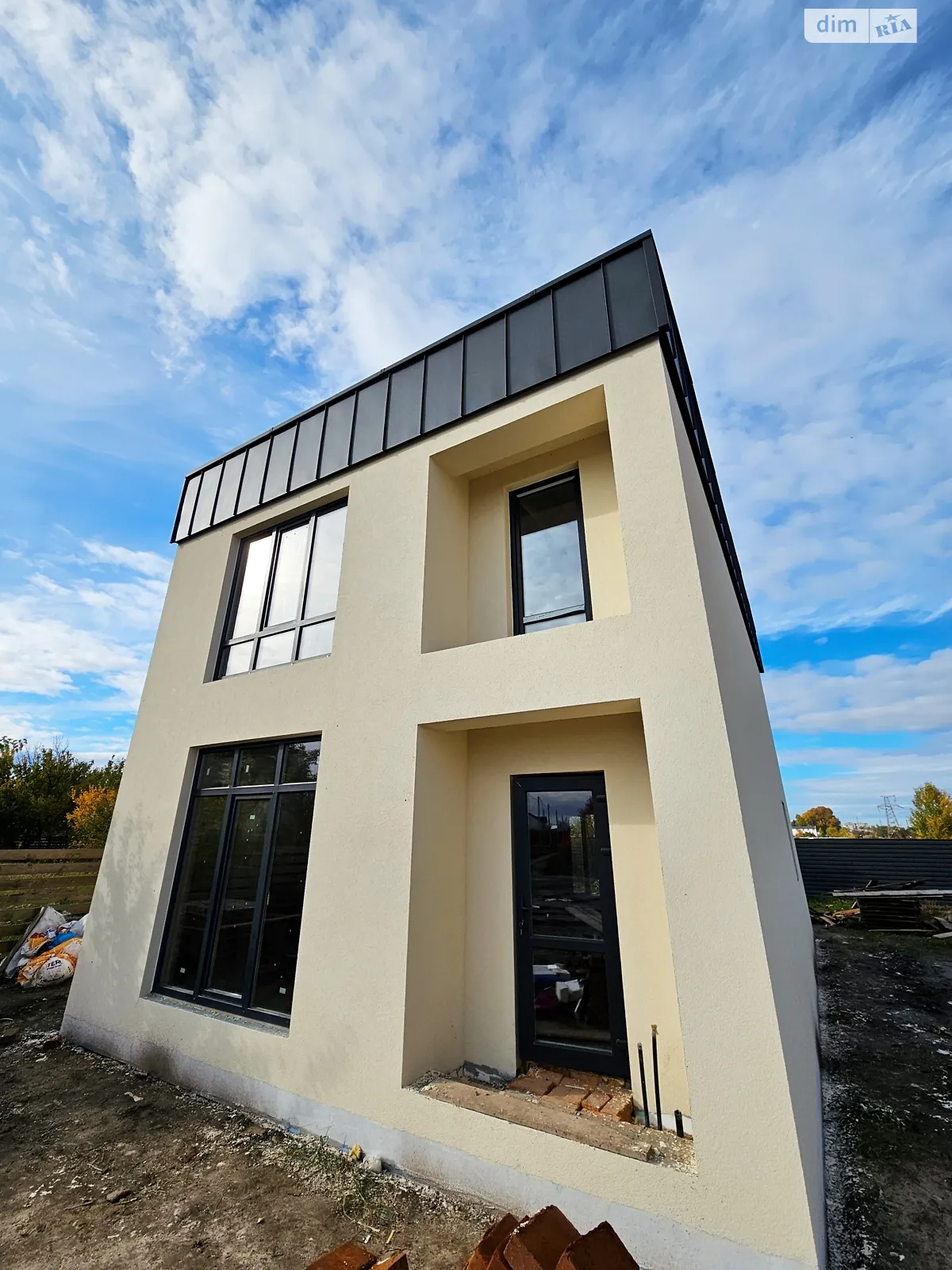 Продается дом на 2 этажа 120 кв. м с гаражом, цена: 75000 $ - фото 1