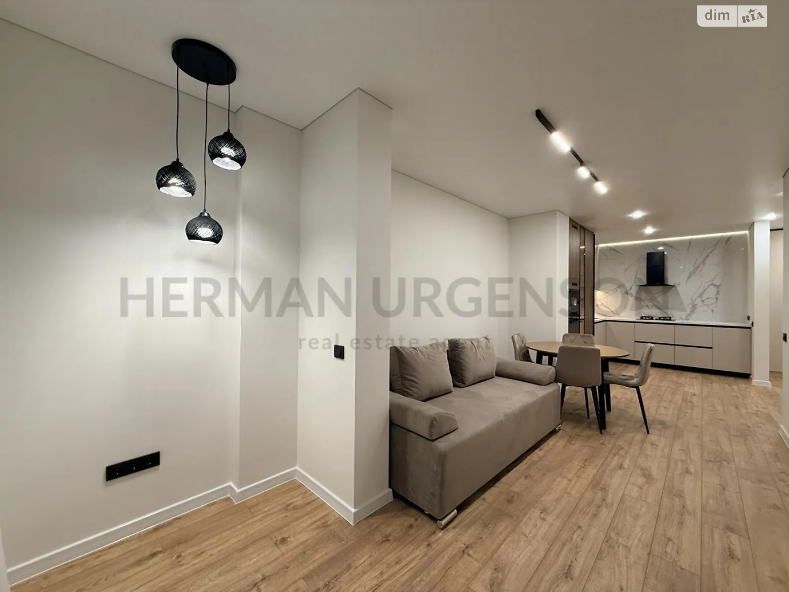 Продается 1-комнатная квартира 47 кв. м в Ужгороде, цена: 95000 $ - фото 1