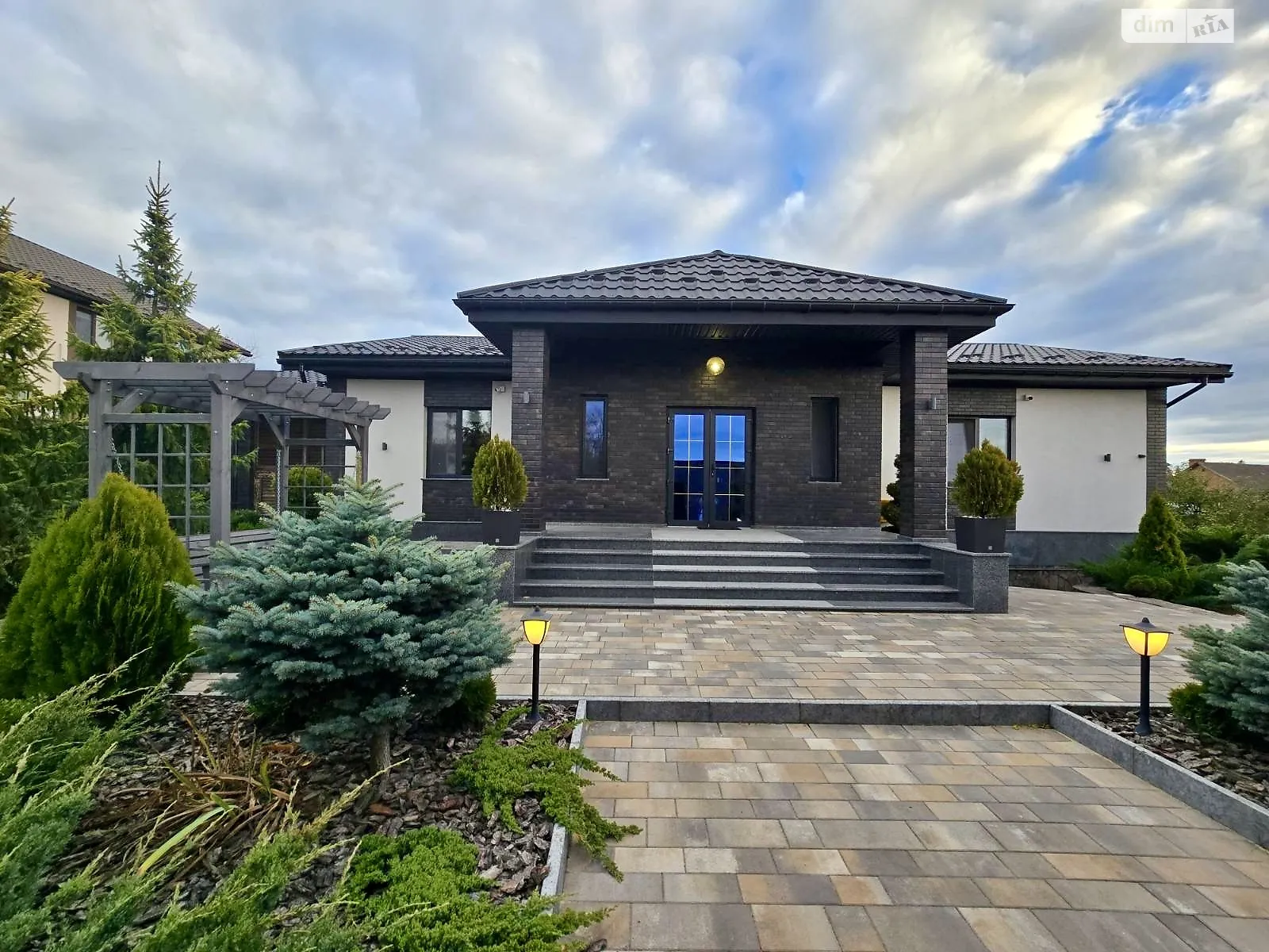 Продается одноэтажный дом 230 кв. м с мебелью, цена: 400000 $ - фото 1