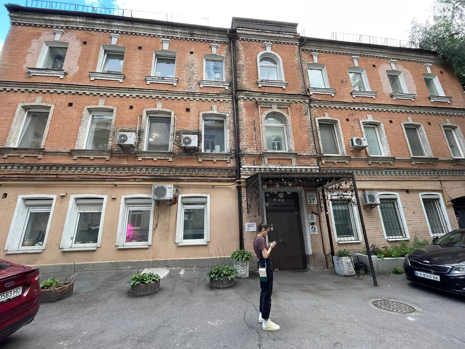 Продается офис 630 кв. м в бизнес-центре, цена: 1400000 $ - фото 1