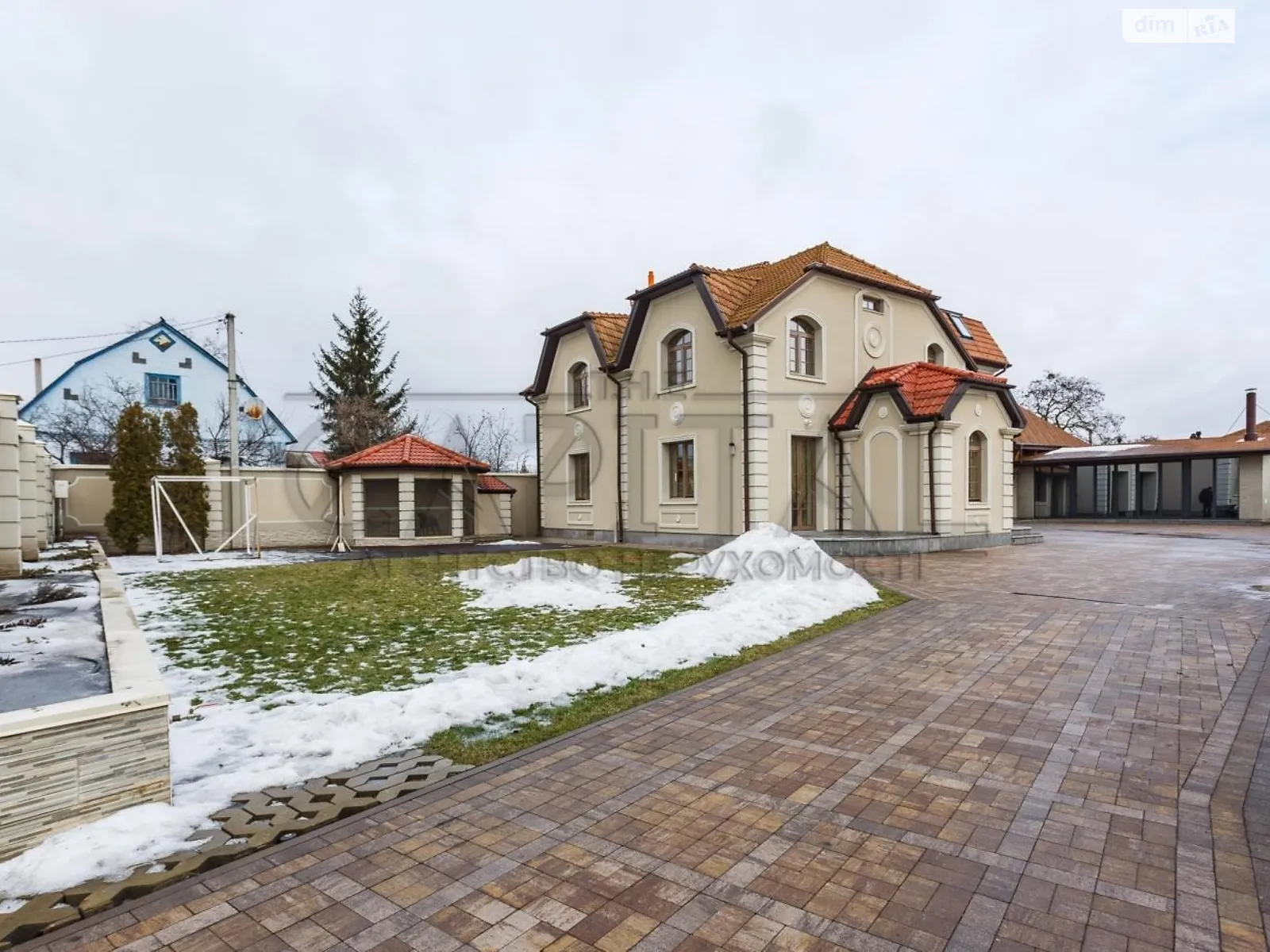 Продается дом на 3 этажа 365 кв. м с гаражом, цена: 270000 $ - фото 1