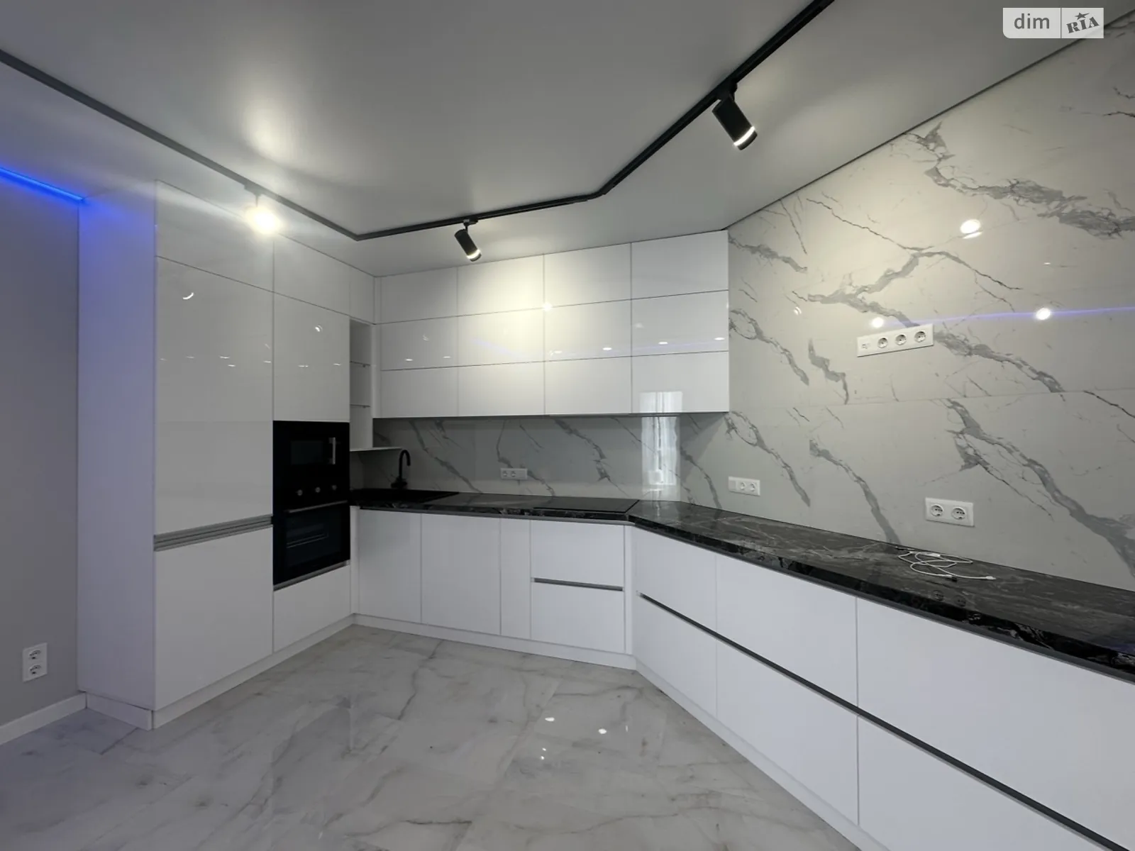 Продається 2-кімнатна квартира 76 кв. м у Одесі, вул. Євгена Чикаленка(Академіка Вільямса), 93/1 - фото 1