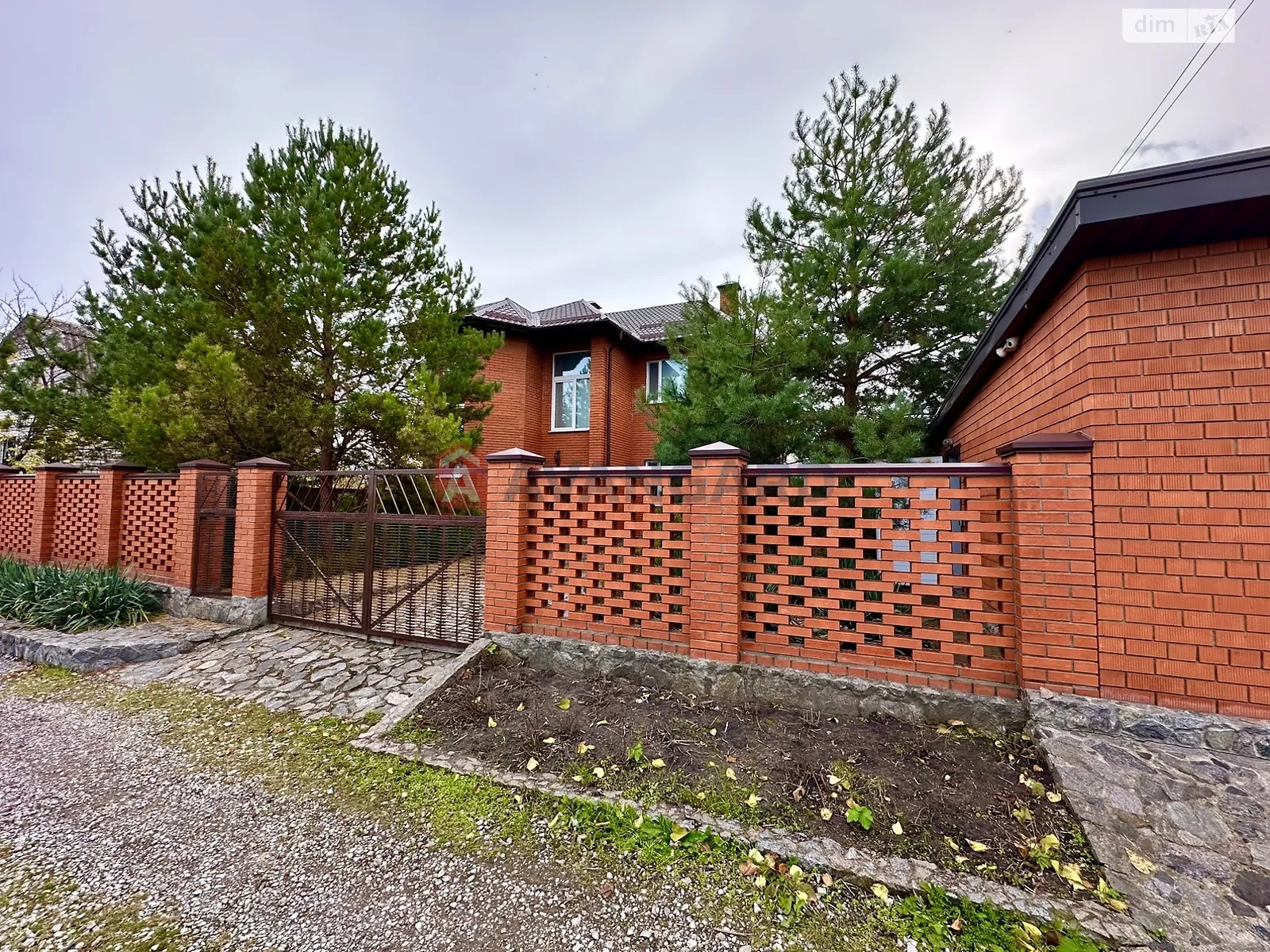 Продается дом на 2 этажа 176 кв. м с беседкой, цена: 180000 $ - фото 1