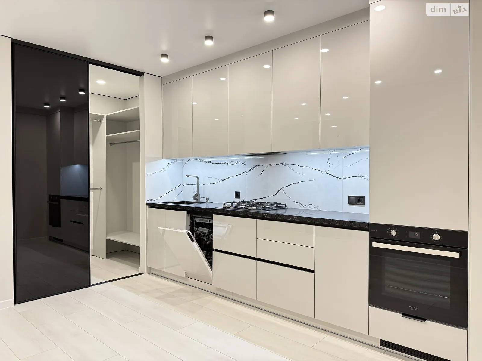 Продается 1-комнатная квартира 45 кв. м в Ровно, ул. Студенческая, 24А - фото 1