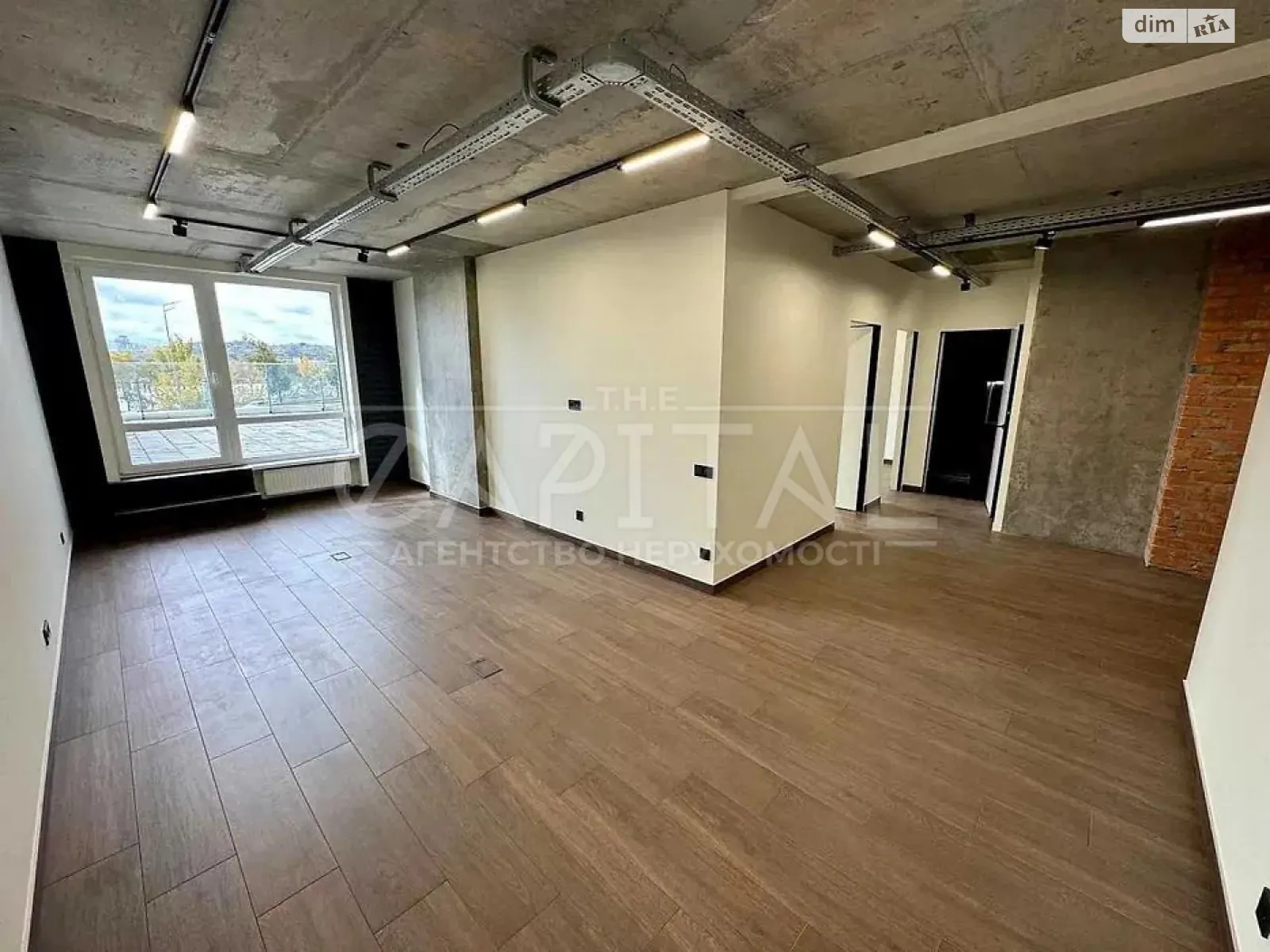 Сдается в аренду офис 100 кв. м в бизнес-центре, цена: 2000 $ - фото 1