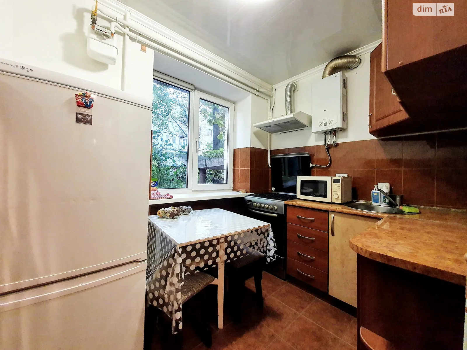 Продается 3-комнатная квартира 61 кв. м в Черновцах, ул. Небесной Сотни - фото 1