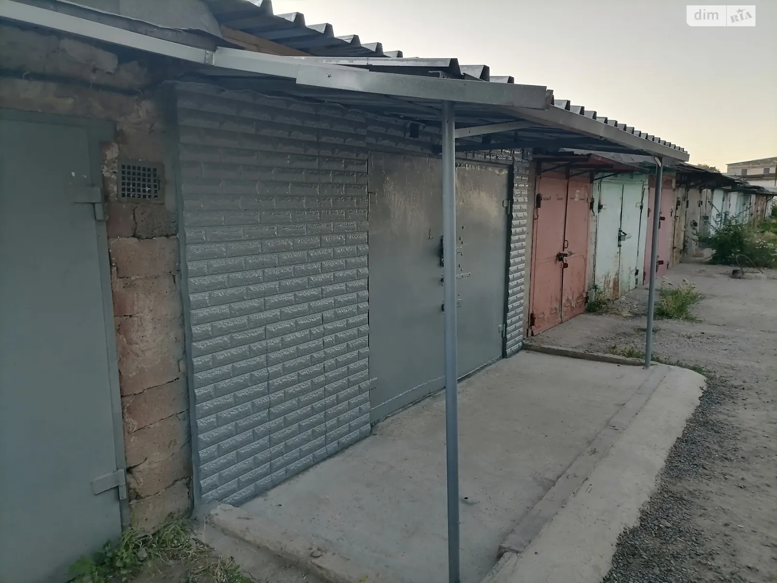 Продается место в гаражном кооперативе под легковое авто на 25 кв. м, цена: 6500 $ - фото 1