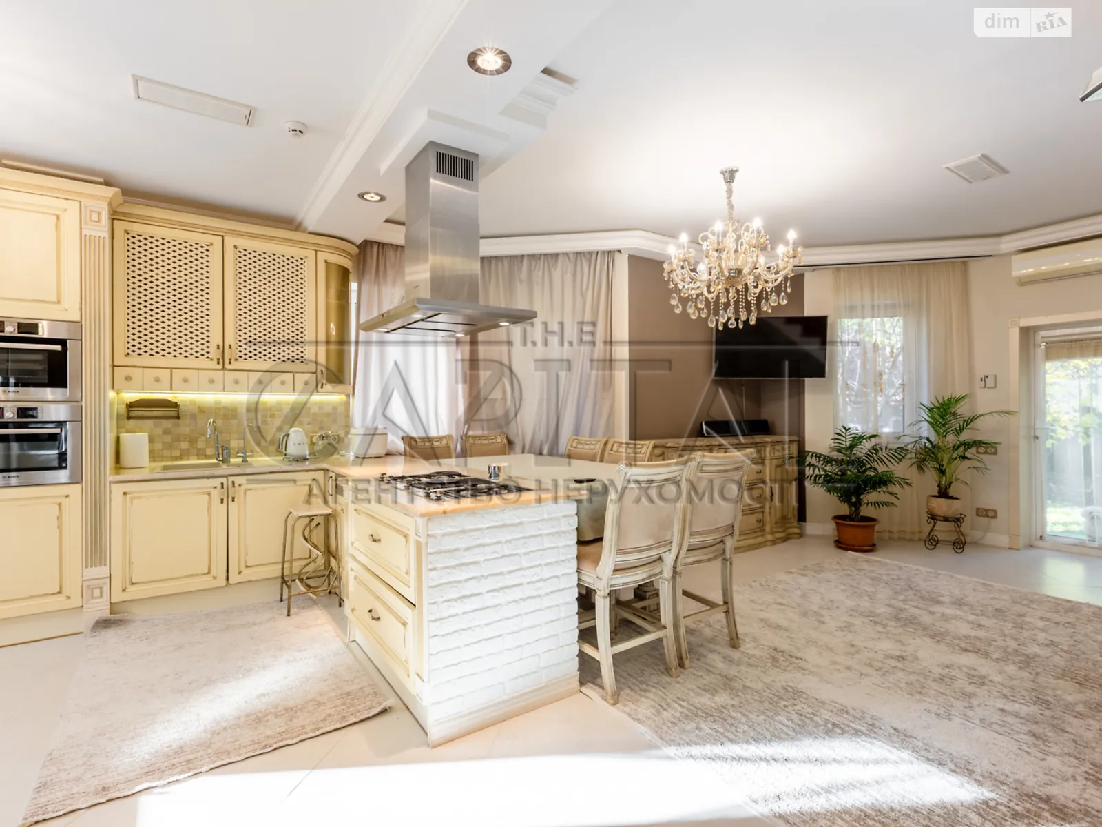 Сдается в аренду дом на 2 этажа 150 кв. м с балконом, цена: 2700 € - фото 1