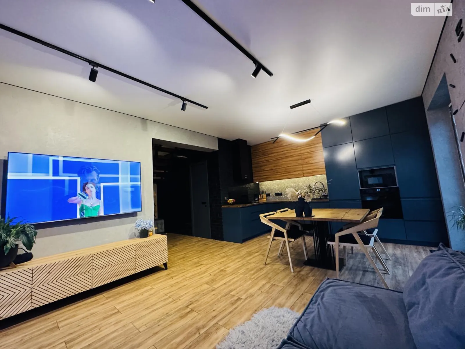 Продается дом на 2 этажа 116 кв. м с гаражом, цена: 175000 $ - фото 1