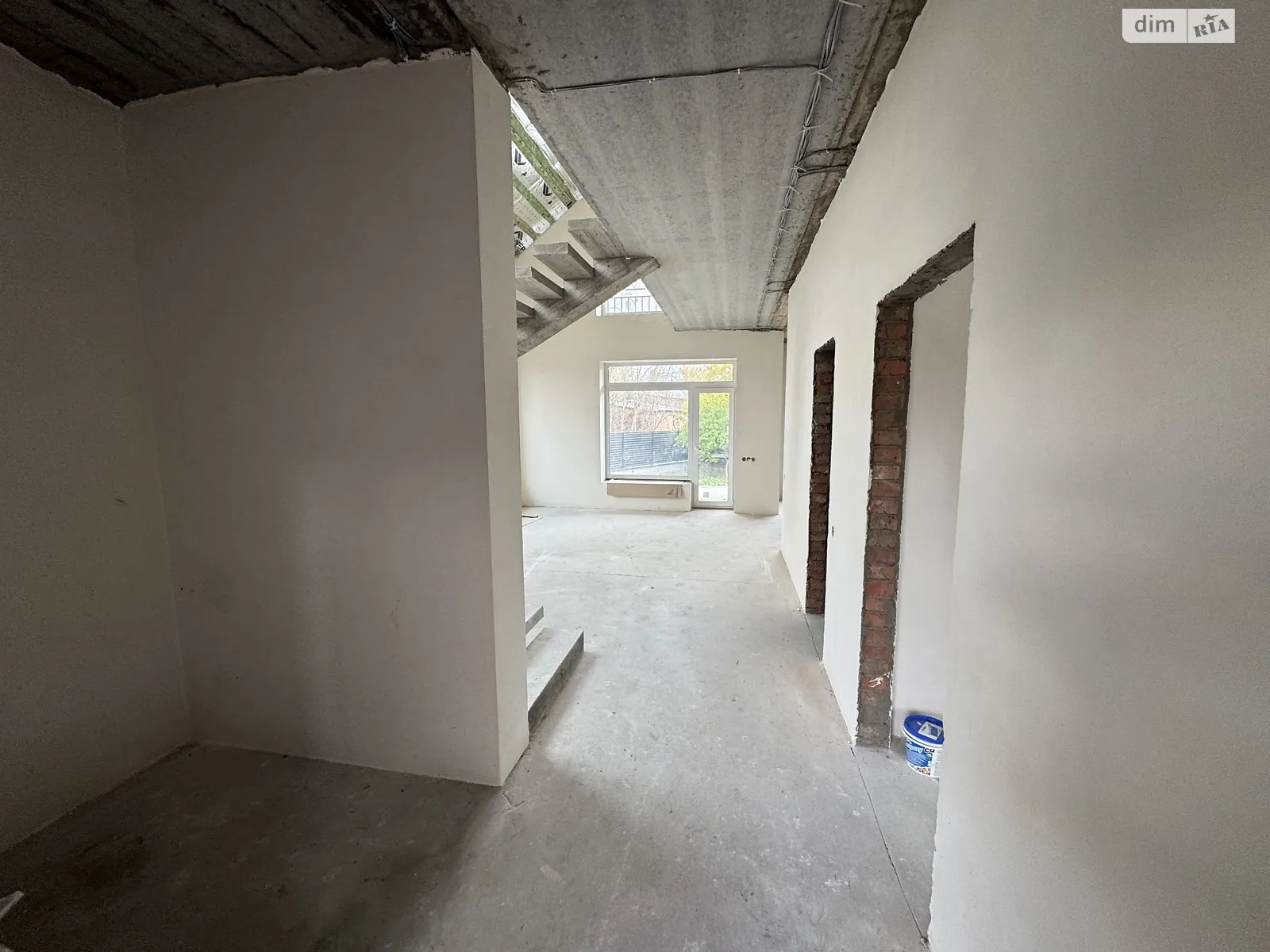 Продается дом на 2 этажа 138 кв. м с бассейном, цена: 199990 $ - фото 1