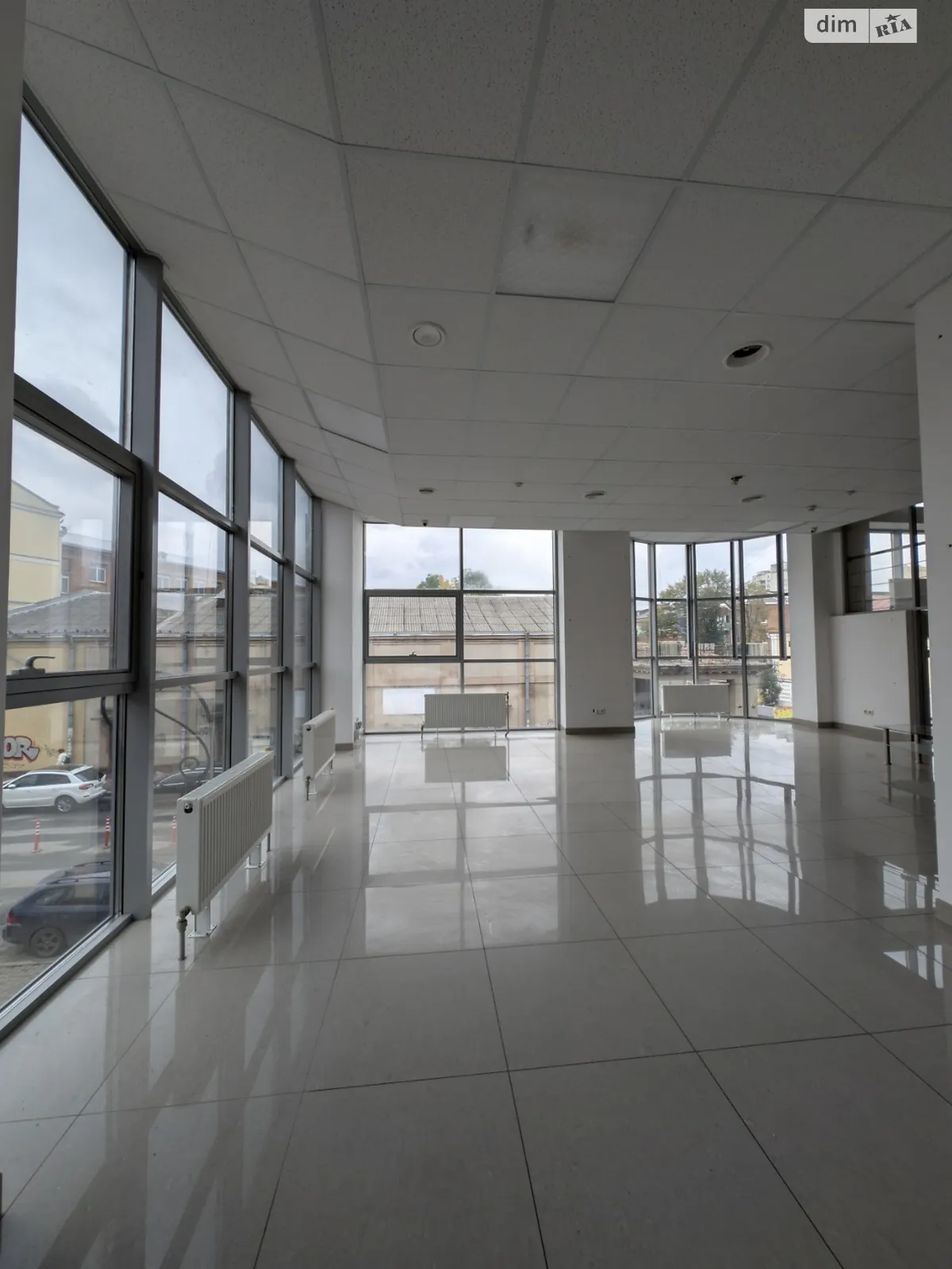Сдается в аренду помещения свободного назначения 130 кв. м в 4-этажном здании, цена: 32500 грн - фото 1