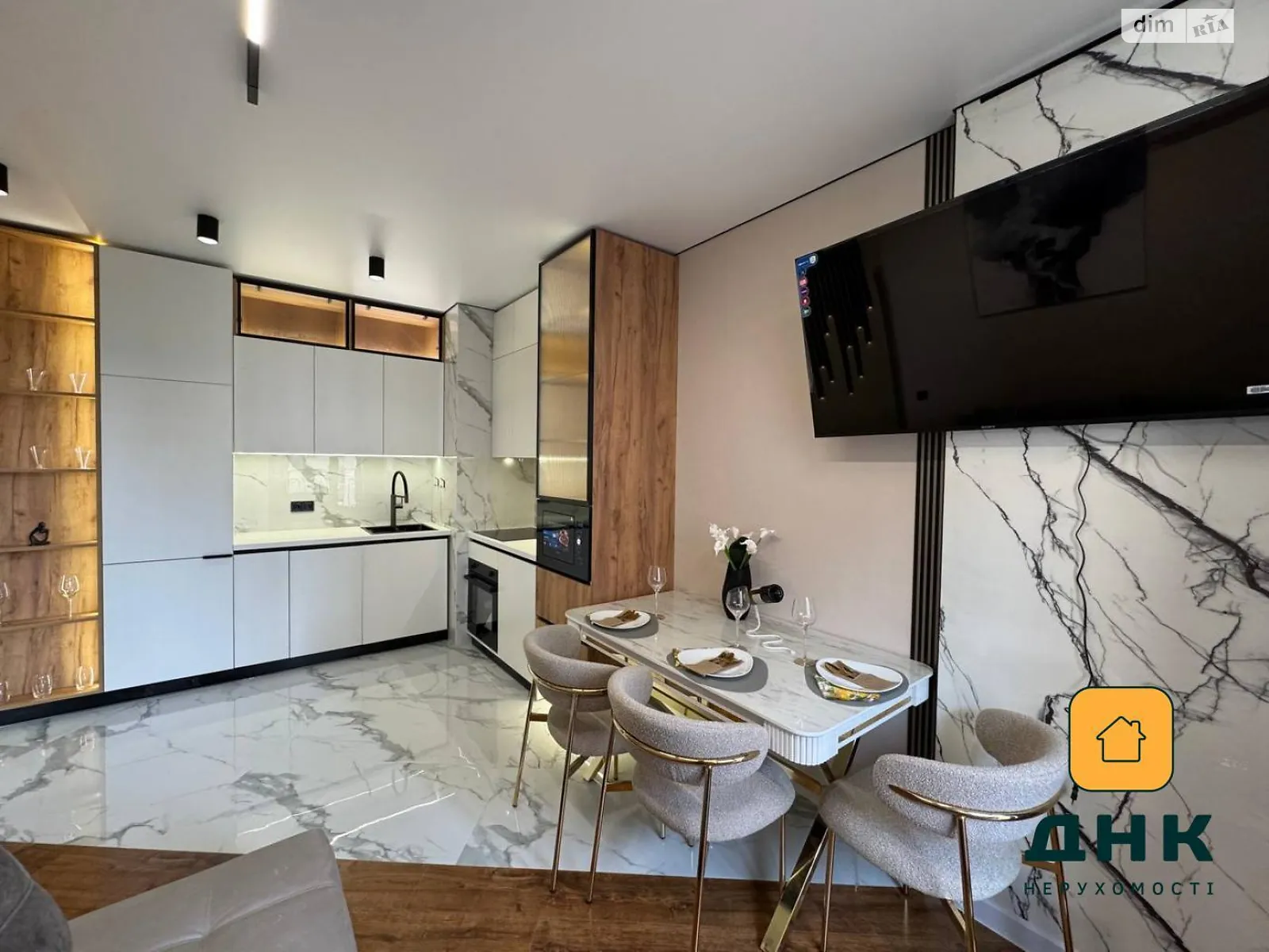 Продается 1-комнатная квартира 42 кв. м в Одессе, ул. Генуэзская, 1/1 - фото 1