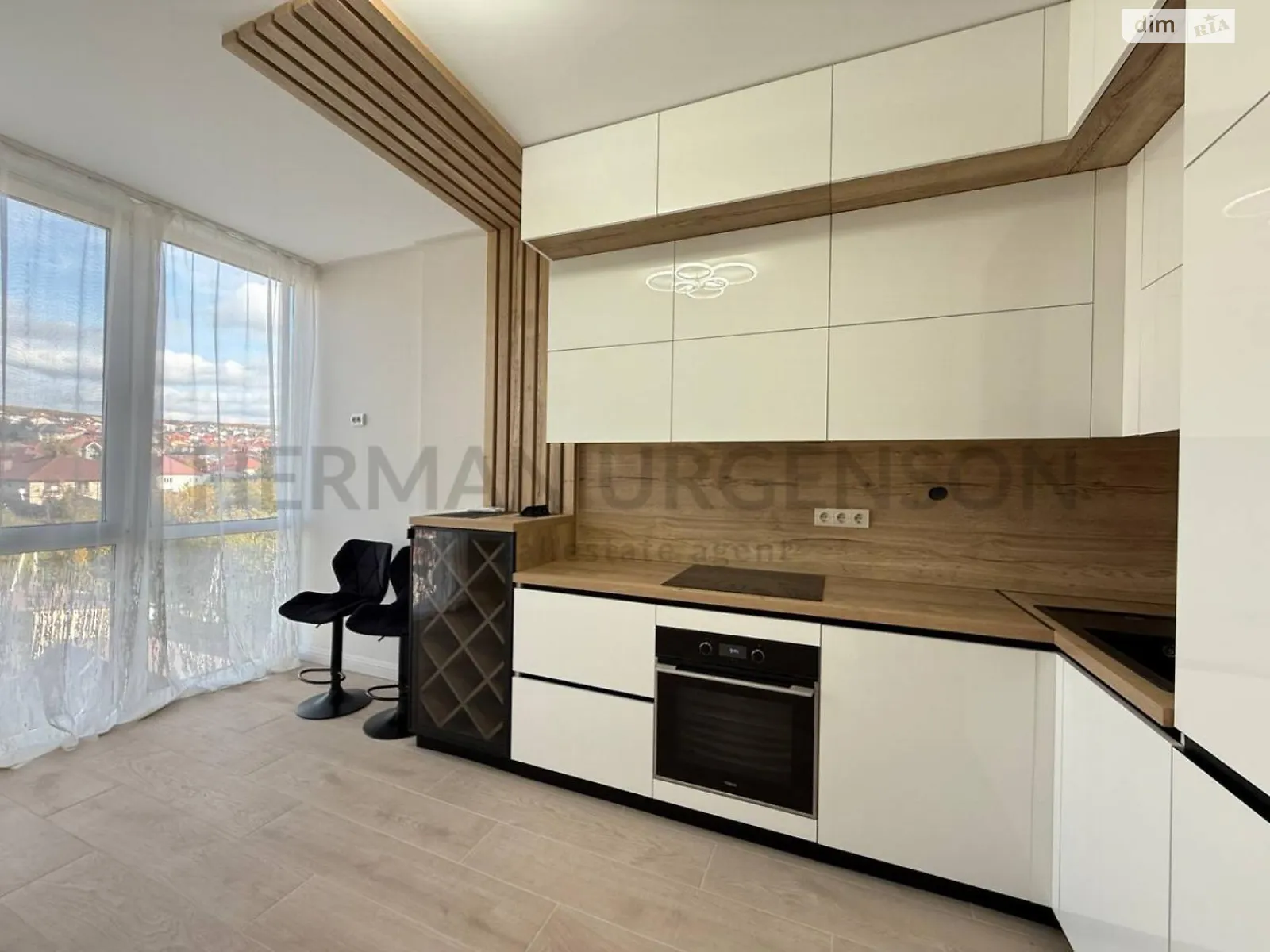 Продается 1-комнатная квартира 46 кв. м в Ужгороде, ул. Собранецкая - фото 1