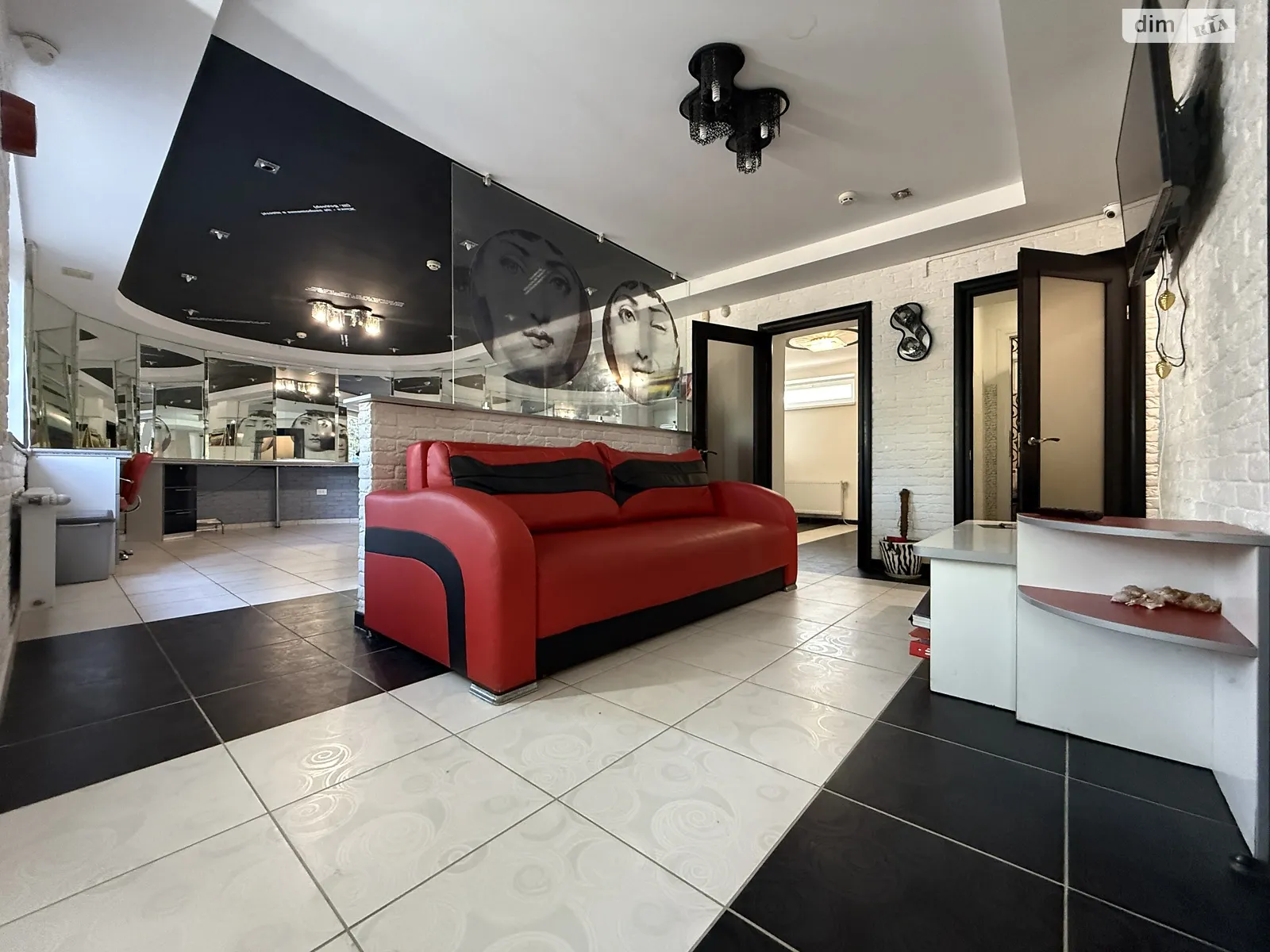 Сдается в аренду помещения свободного назначения 105 кв. м в 5-этажном здании, цена: 800 $ - фото 1