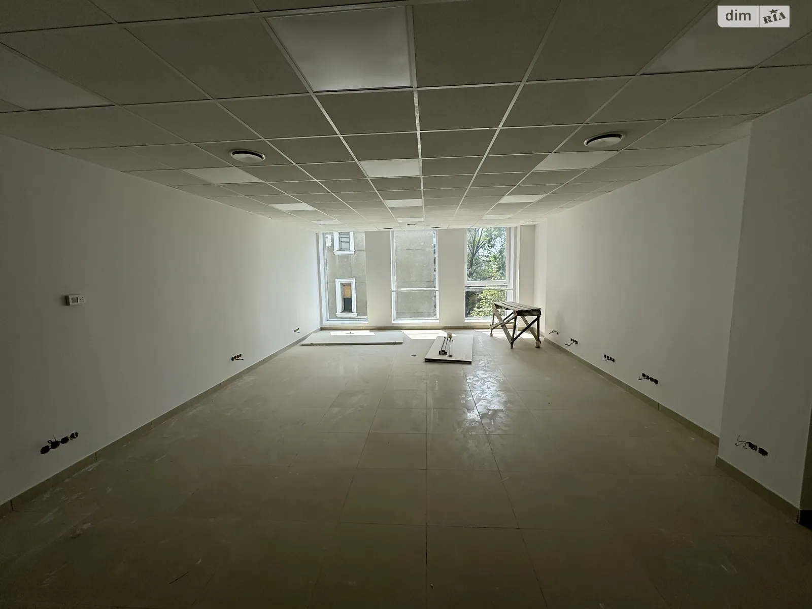 Сдается в аренду офис 850 кв. м в бизнес-центре, цена: 255000 грн - фото 1