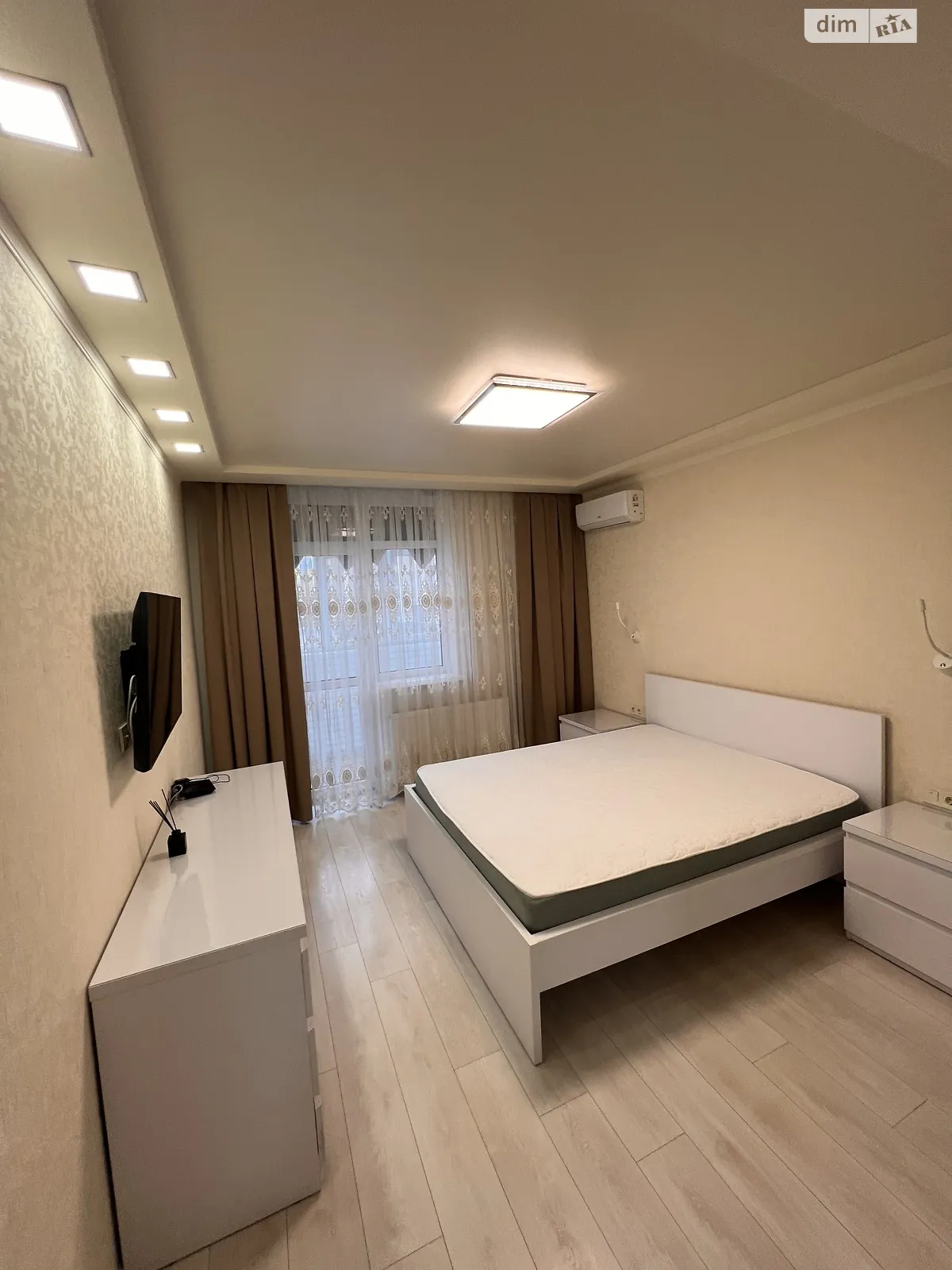 Сдается в аренду 1-комнатная квартира 45 кв. м в Вишневом, ул. Молодёжная(Пионерская) - фото 1