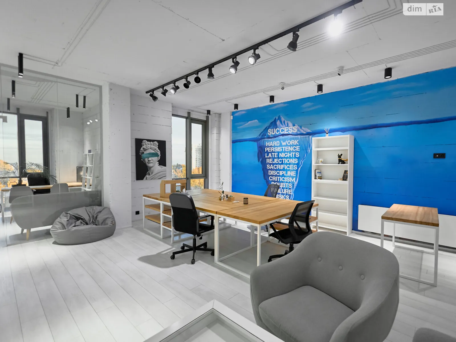 Сдается в аренду офис 100 кв. м в бизнес-центре, цена: 1100 $ - фото 1