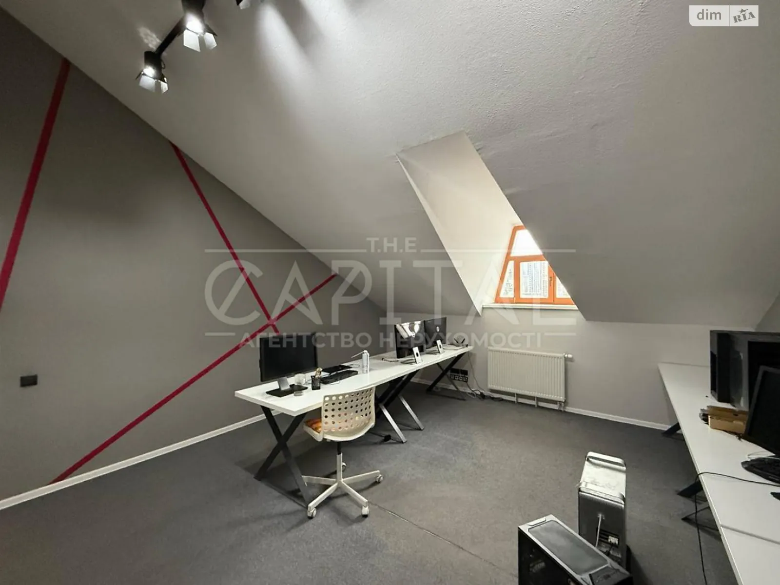 Сдается в аренду офис 141.9 кв. м в бизнес-центре, цена: 2000 $ - фото 1