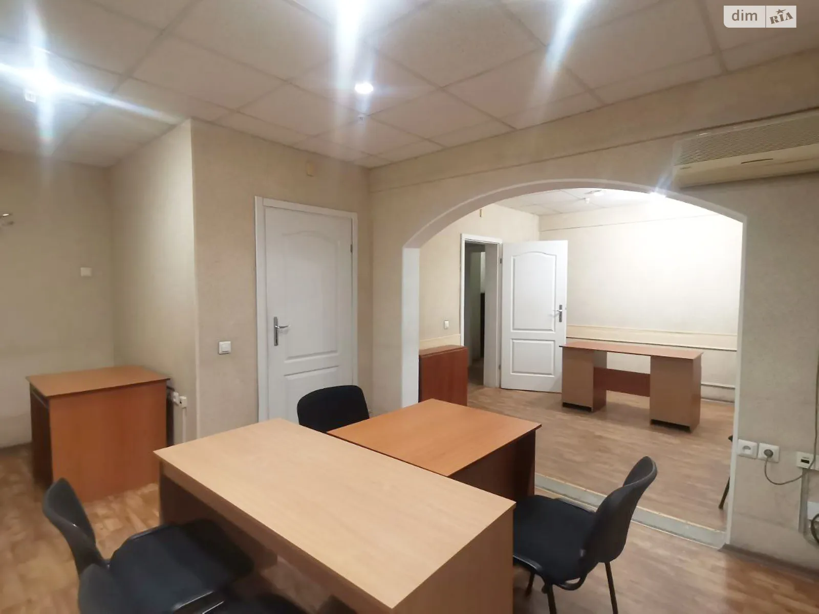 Сдается в аренду офис 85.9 кв. м в бизнес-центре, цена: 20000 грн - фото 1