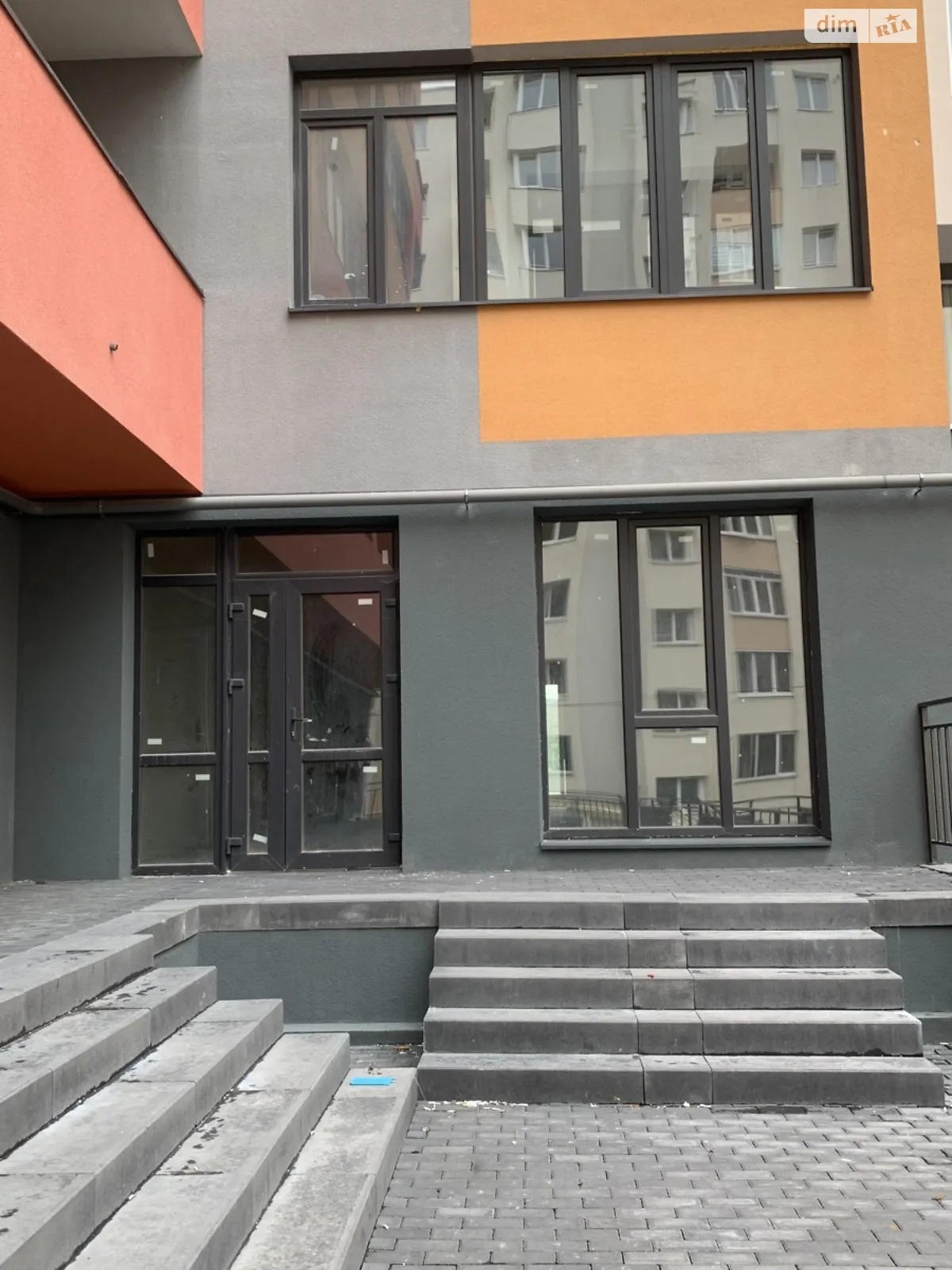 Сдается в аренду помещения свободного назначения 96 кв. м в 10-этажном здании, цена: 960 $ - фото 1