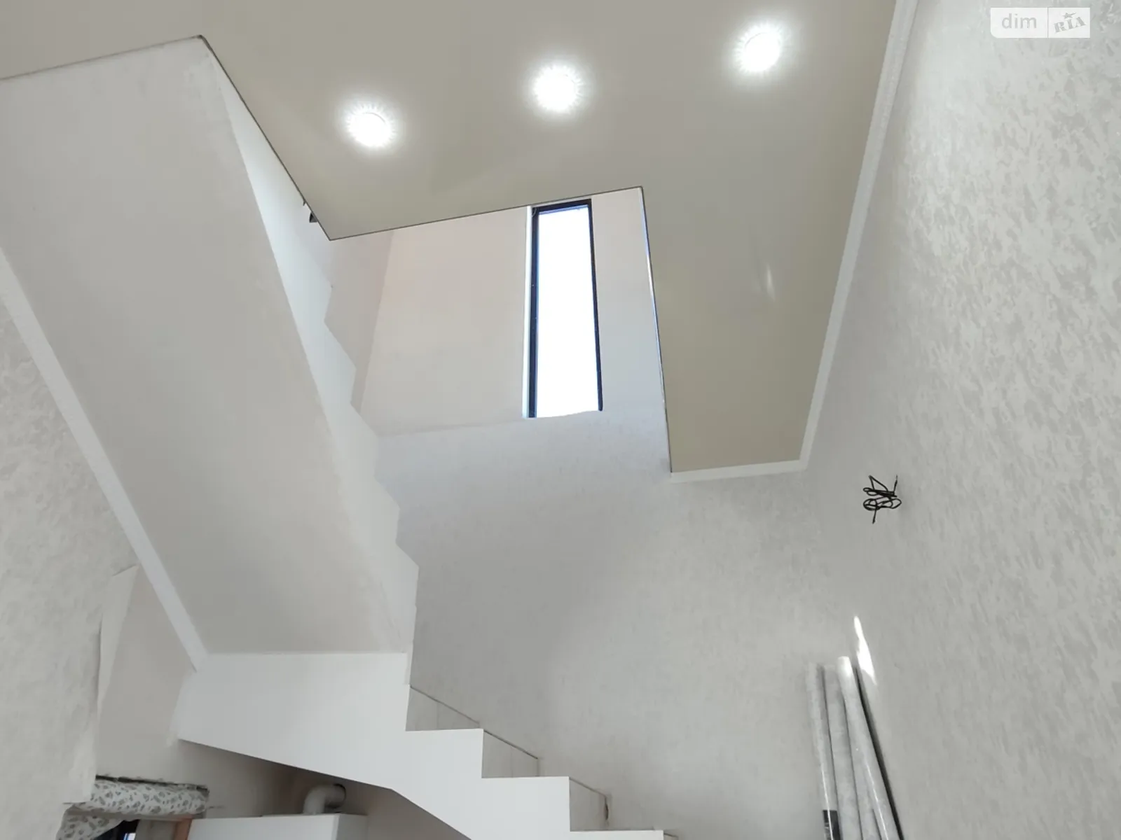 Продается дом на 2 этажа 160 кв. м с камином, цена: 220000 $ - фото 1