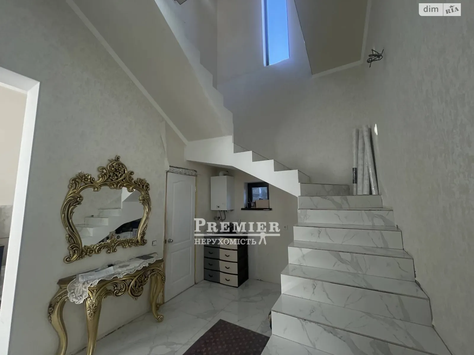 Продается дом на 2 этажа 160 кв. м с садом, цена: 220000 $ - фото 1