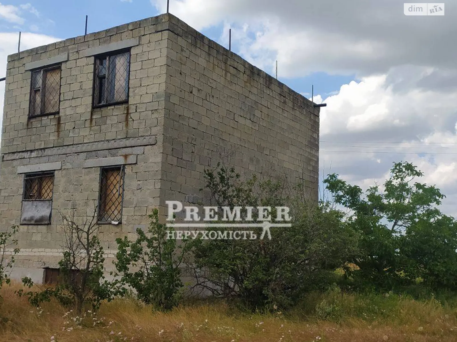 Продается дом на 2 этажа 100 кв. м с бассейном, цена: 8000 $ - фото 1