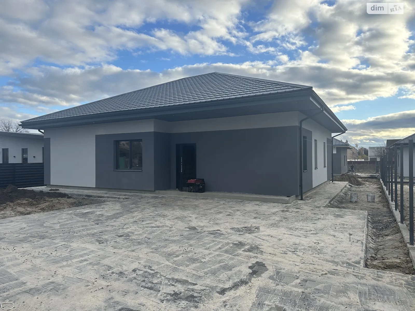 Продается одноэтажный дом 107 кв. м с бассейном, цена: 110000 $ - фото 1