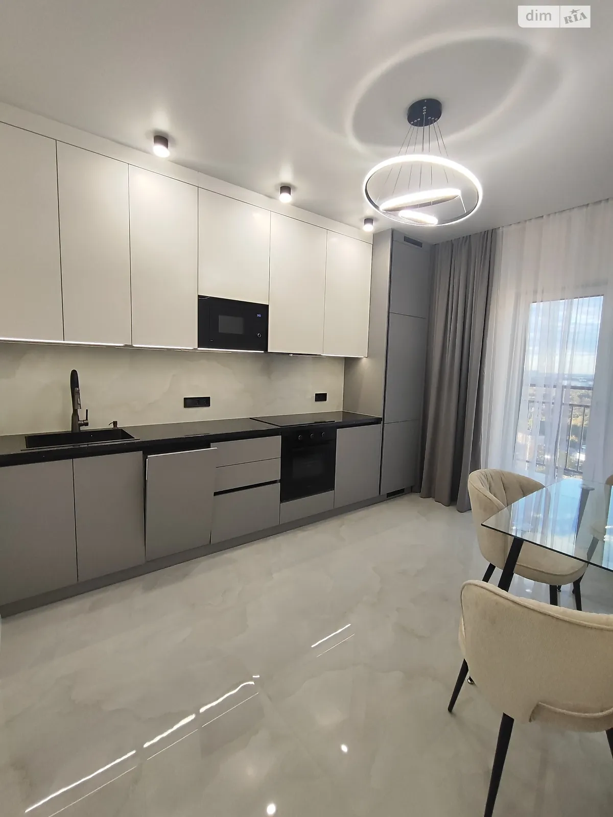 Продается 1-комнатная квартира 42 кв. м в Одессе, ул. Краснова, 1А - фото 1