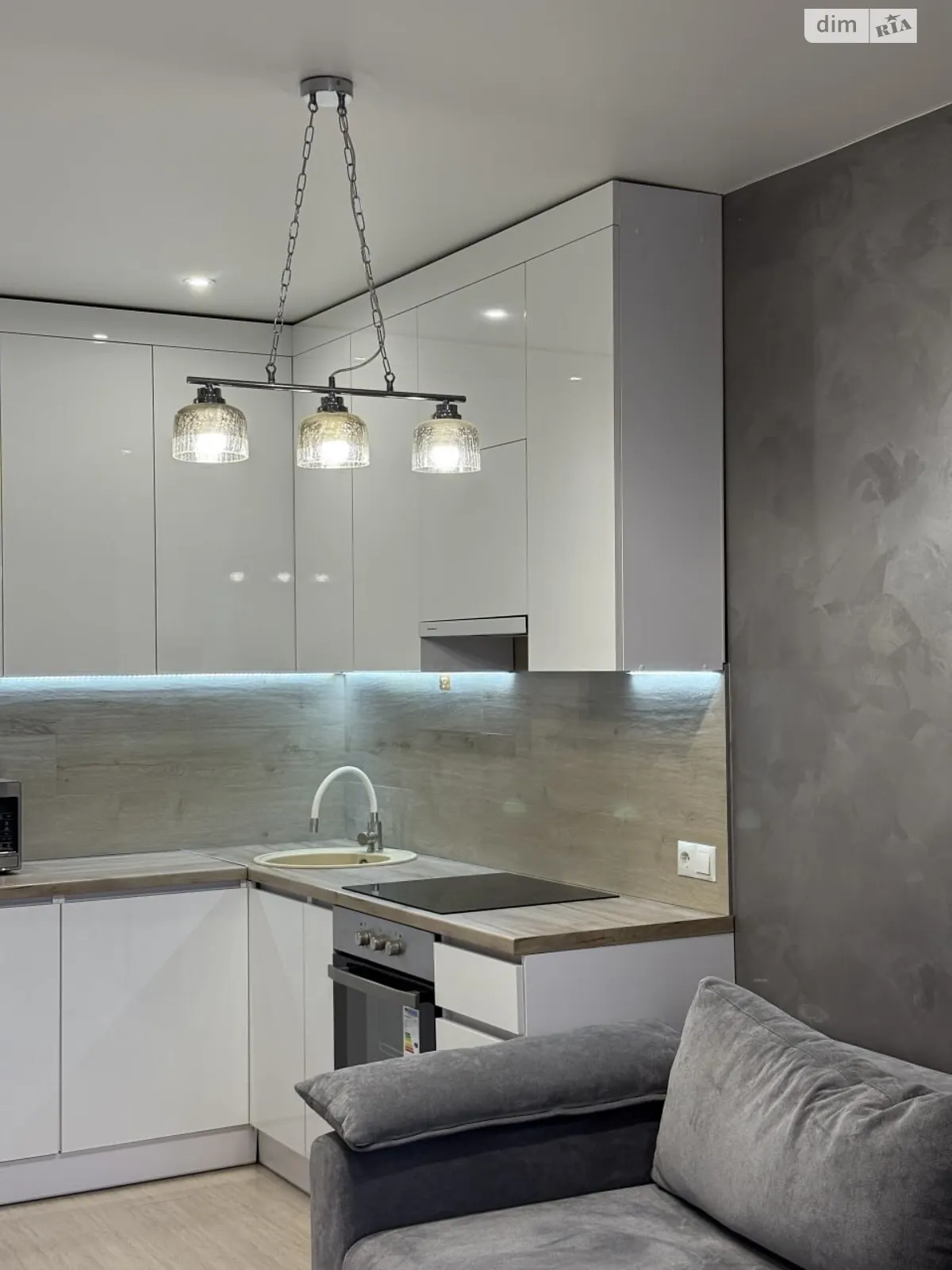 Продается 1-комнатная квартира 45 кв. м в Ровно, ул. Николая Боголюбова, 5А - фото 1