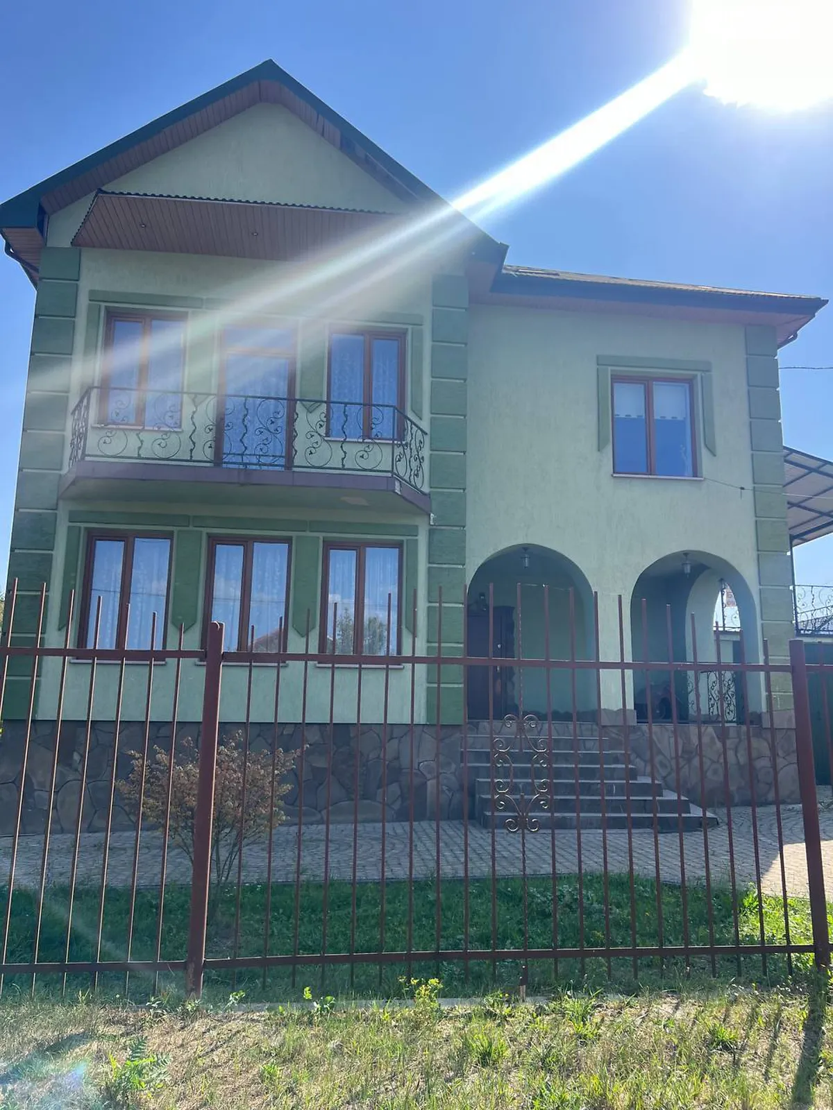 Продается дом на 2 этажа 222 кв. м с террасой, цена: 165000 $ - фото 1