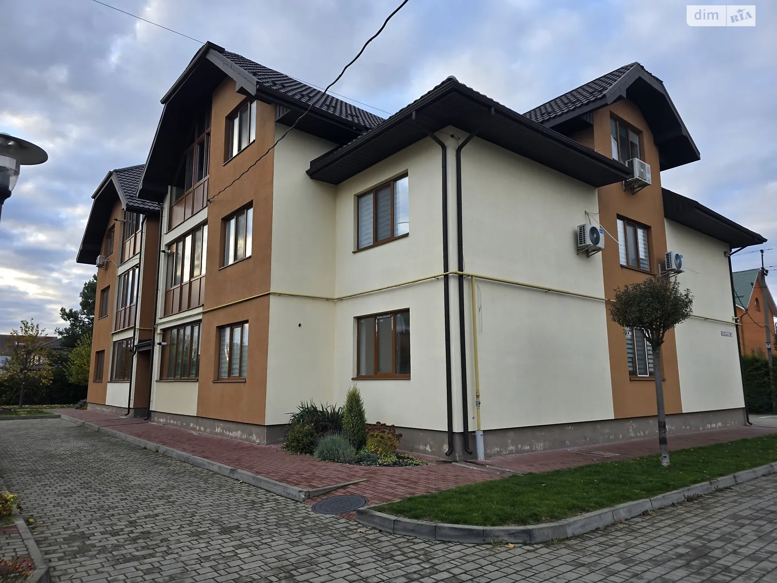 Продается 2-комнатная квартира 63.8 кв. м в Струмовке, ул. Старицкого, 60Г - фото 1