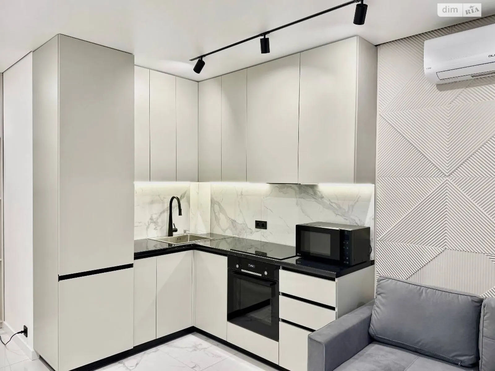 Продается 1-комнатная квартира 39 кв. м в Ирпене, ул. Университетская(Карла Маркса), 3/3 - фото 1