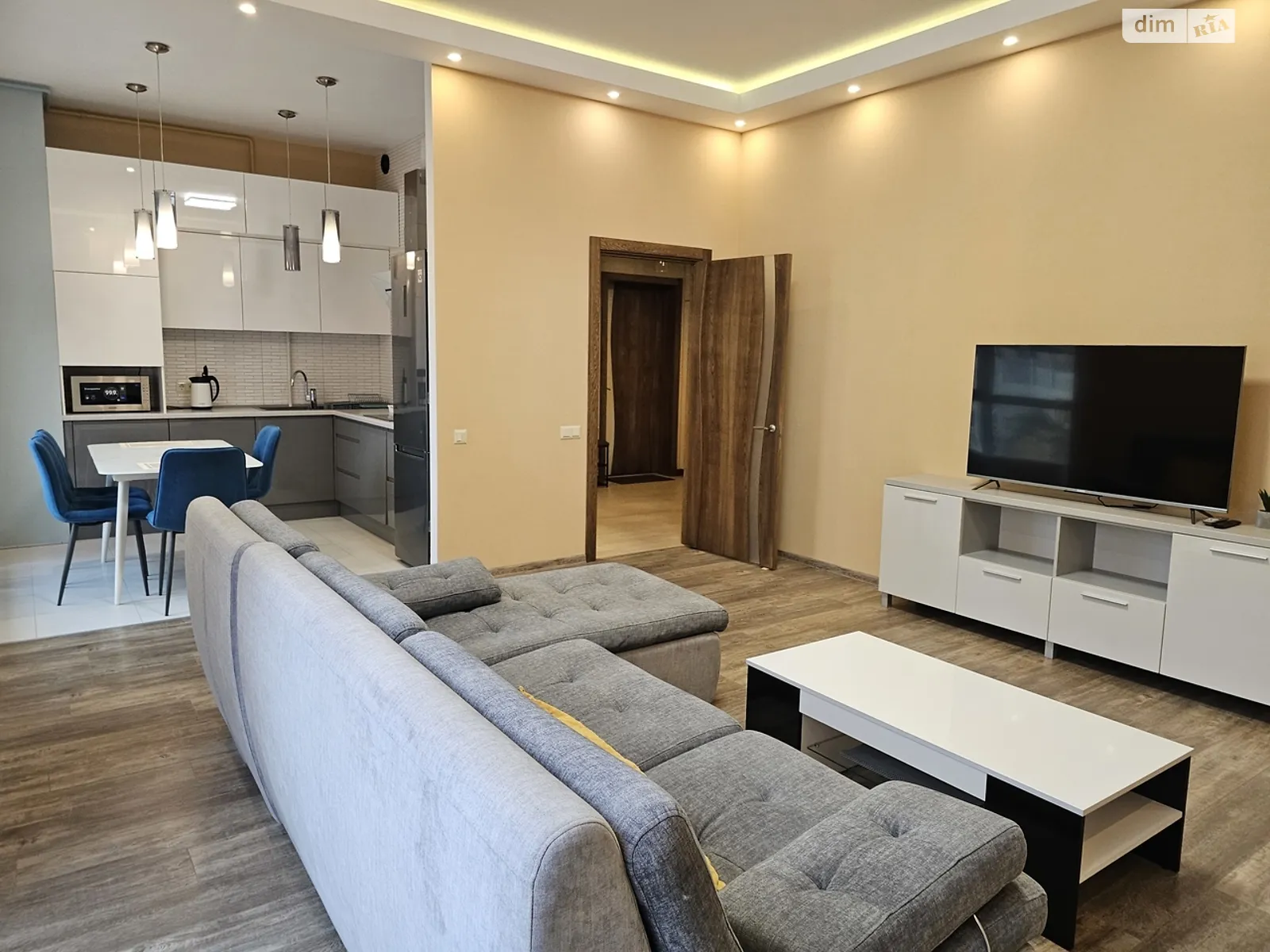 Сдается в аренду 1-комнатная квартира 70 кв. м в Днепре, ул. Южная, 8Г - фото 1