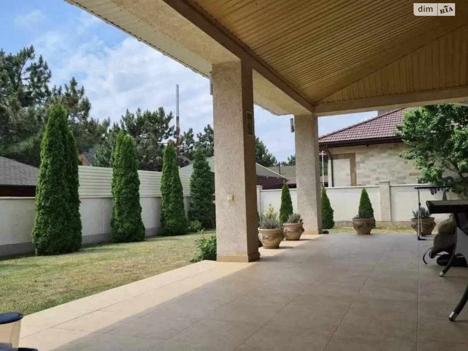 Здається в оренду будинок 2 поверховий 360 кв. м з гаражем, цена: 1200 $ - фото 1