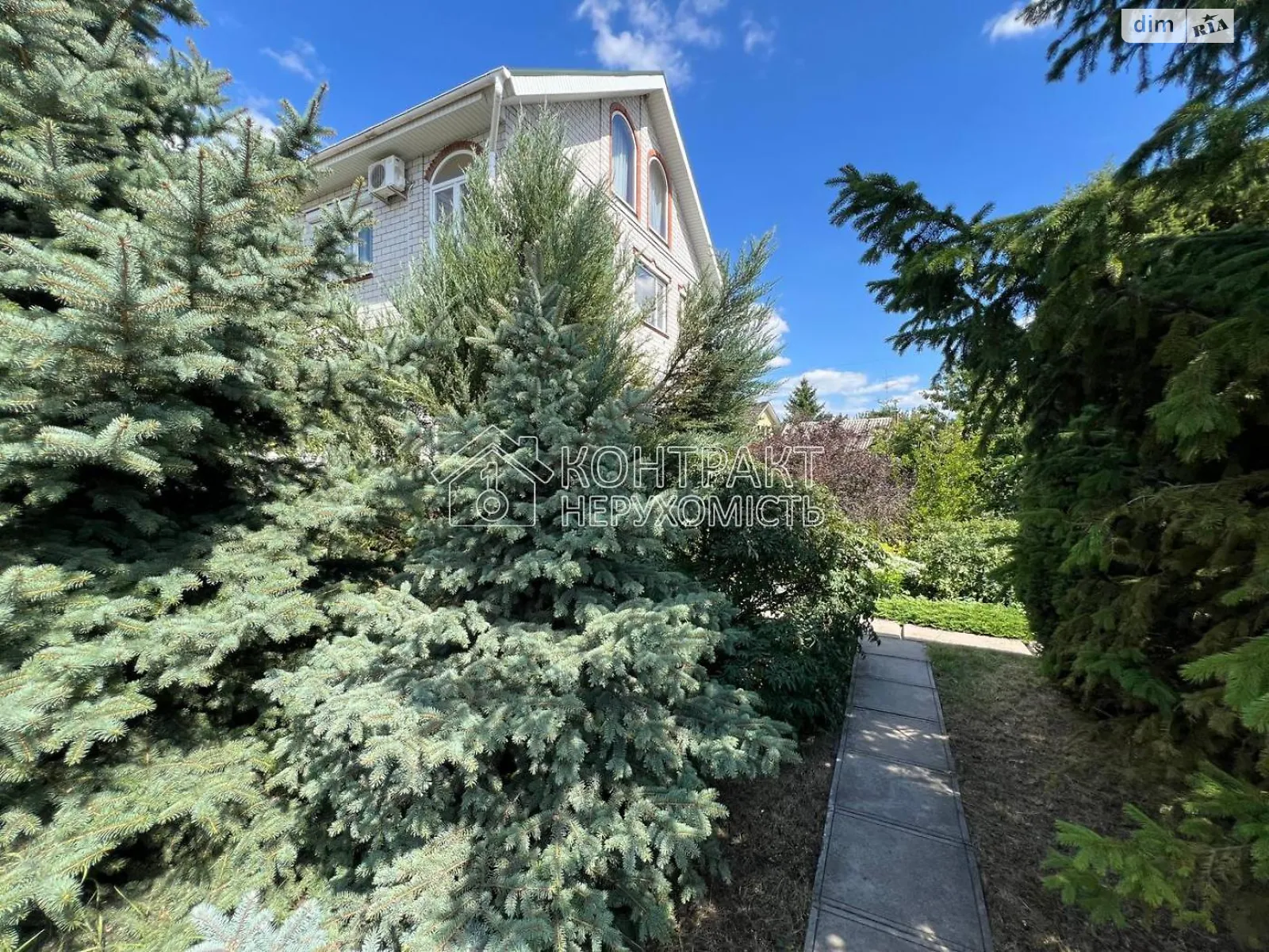 Продается дом на 2 этажа 220 кв. м с гаражом, цена: 140000 $ - фото 1