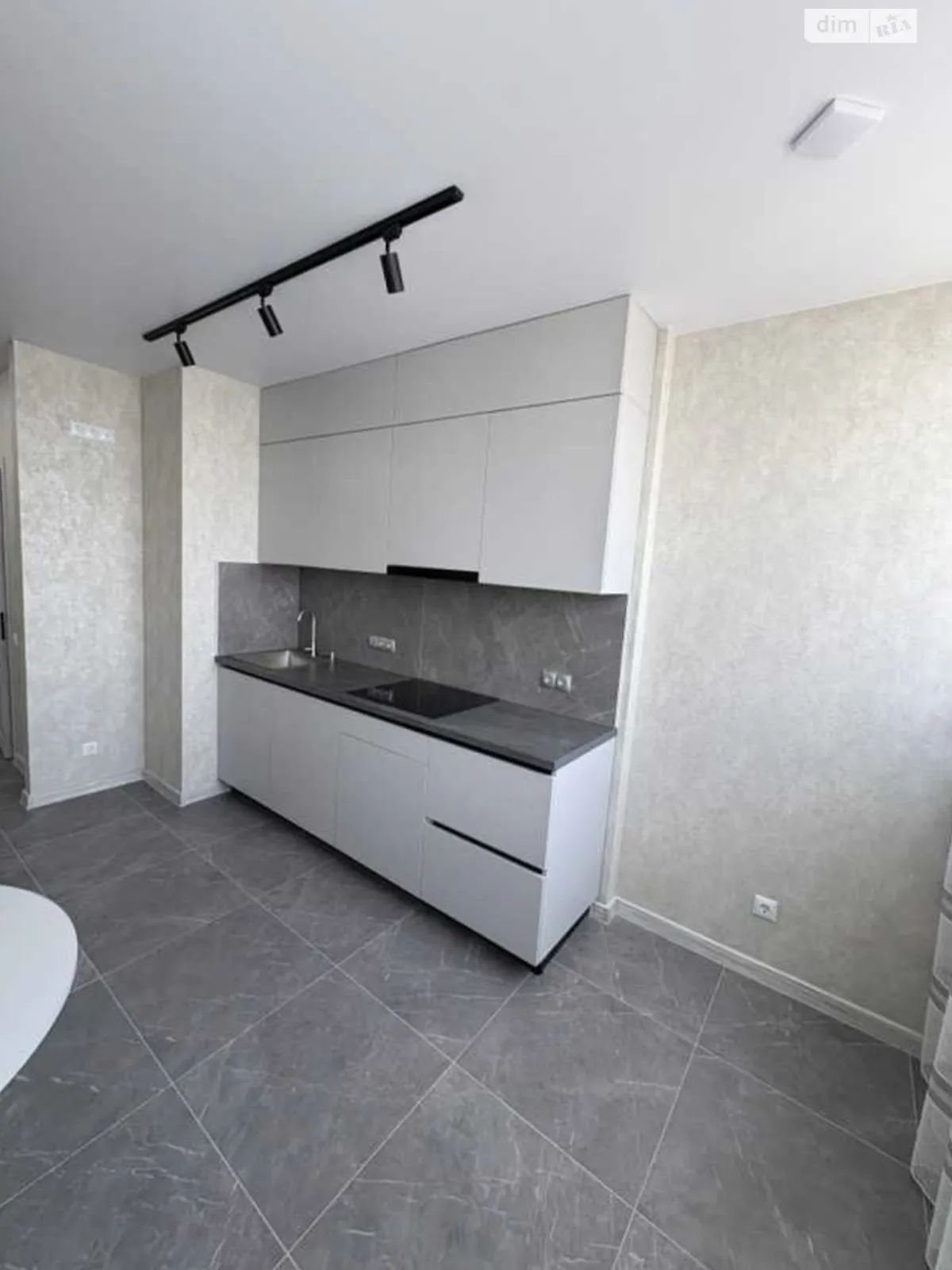 Продается 1-комнатная квартира 38.8 кв. м в Одессе, ул. Бугаевская - фото 1